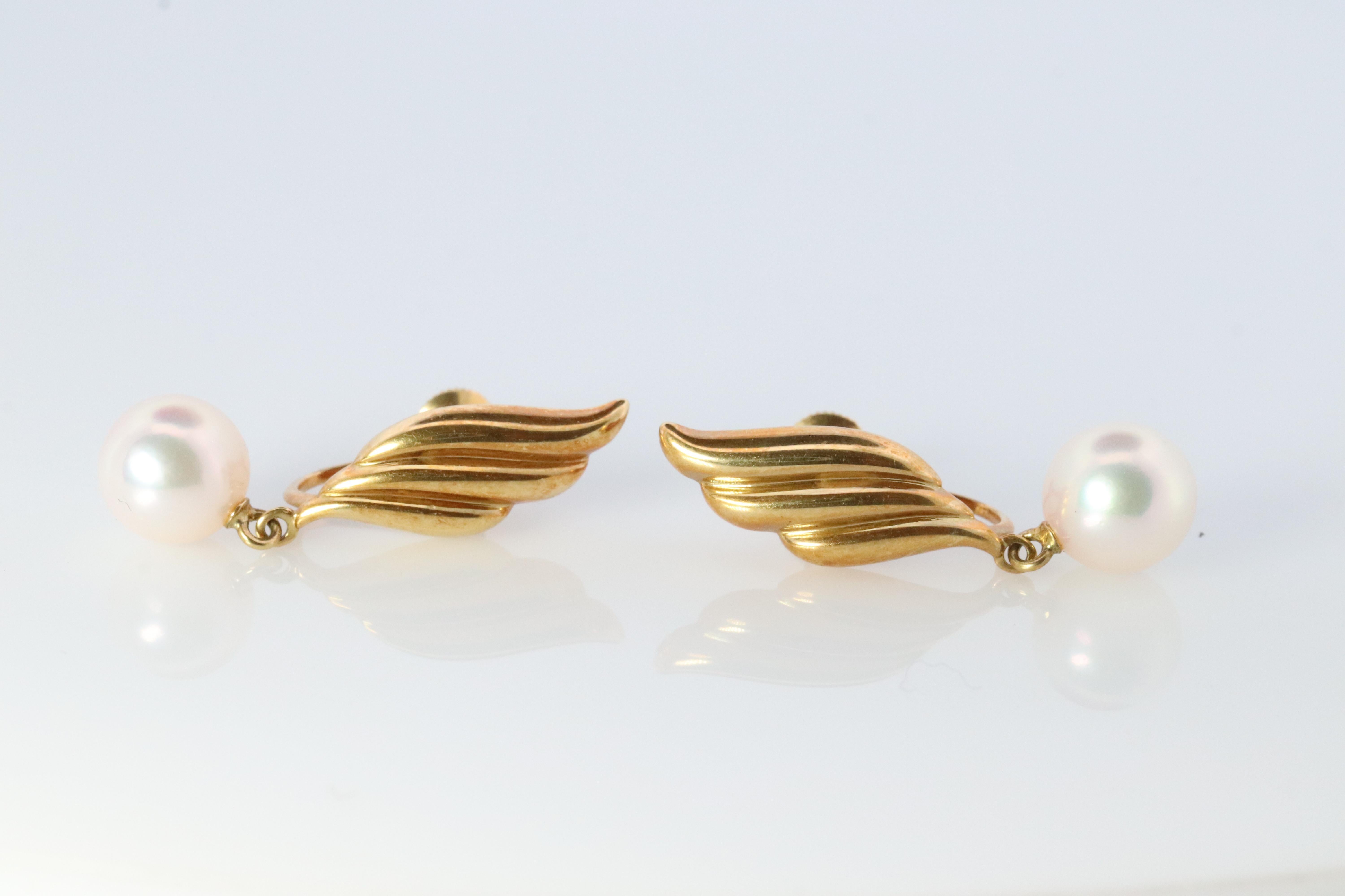 Round Cut Mikimoto Earrings. 18k Gold Mikimoto Pearl Dangle Earrings. Unpierced Clip on For Sale