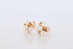 Mikimoto Ohrringe. 18k Gelbgold Mikimoto Perlen-Cluster-Ohrstecker durchbohrt.