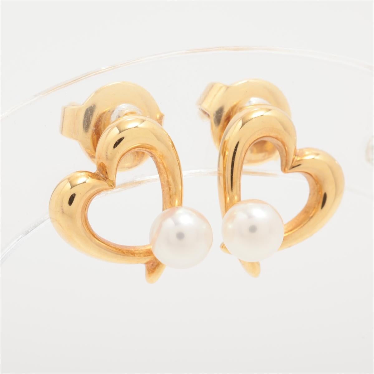 Modern Mikimoto Earrings. 18k Yellow Gold Mikimoto Pearl Heart Stud Pierced Earrings.