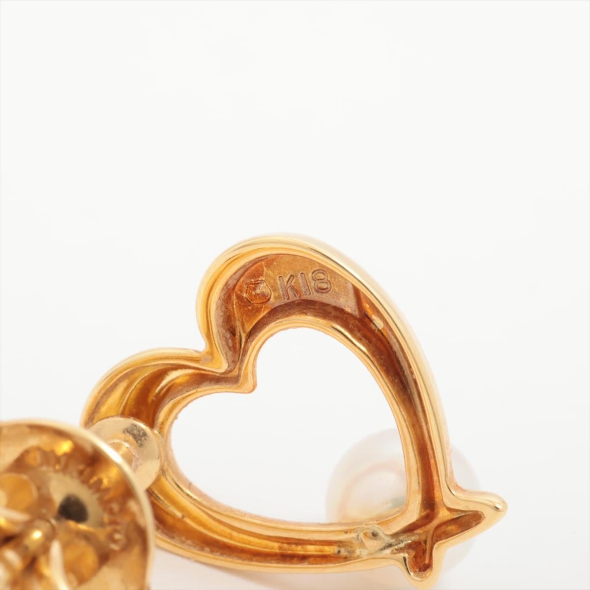 Mikimoto Earrings. 18k Yellow Gold Mikimoto Pearl Heart Stud Pierced Earrings. In Good Condition In Port Charlotte, FL