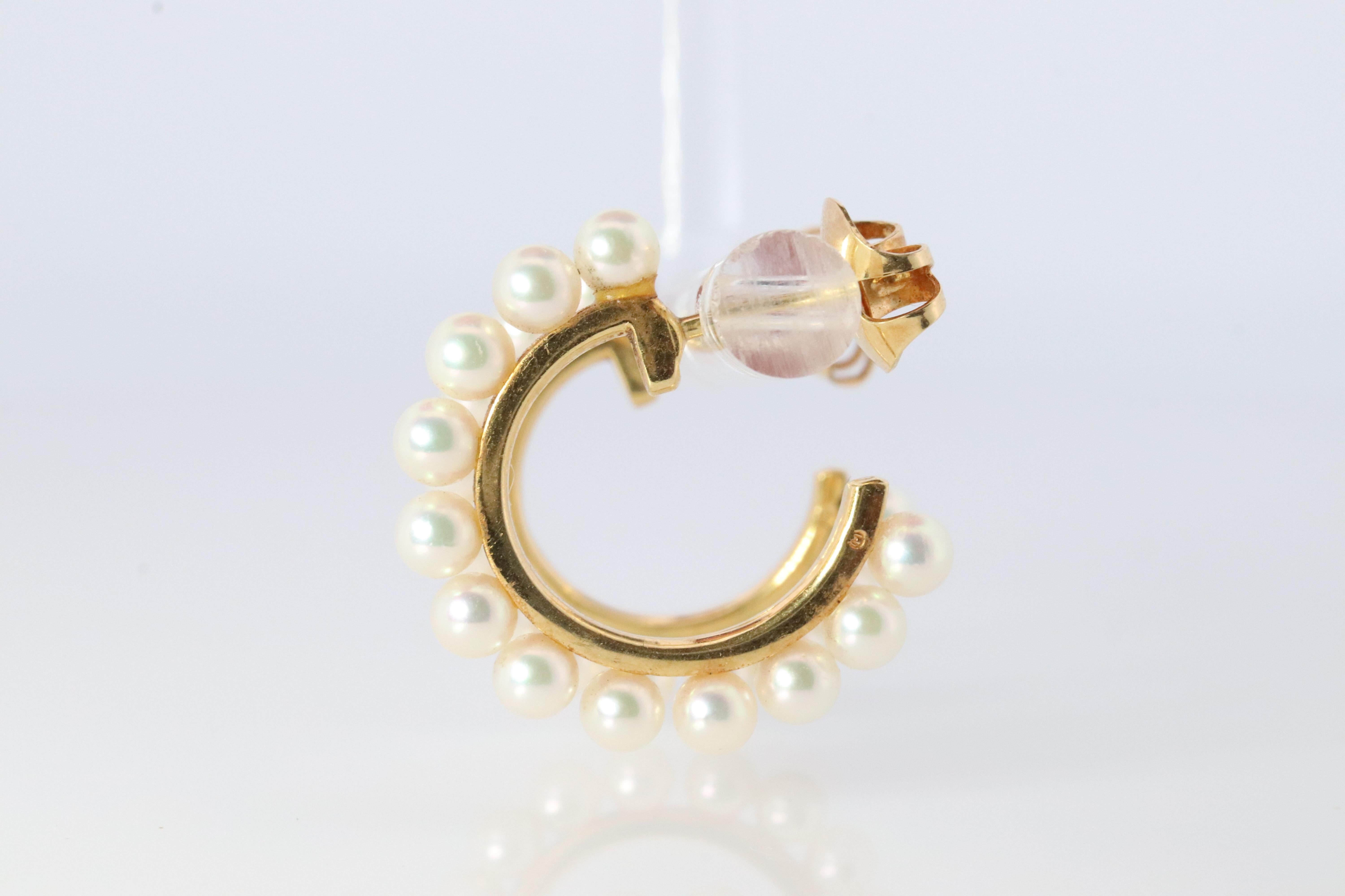 Mikimoto Earrings. Vintage 18k Gold Mikimoto Pearl Hoops. Pearl Cluster In Good Condition In Port Charlotte, FL