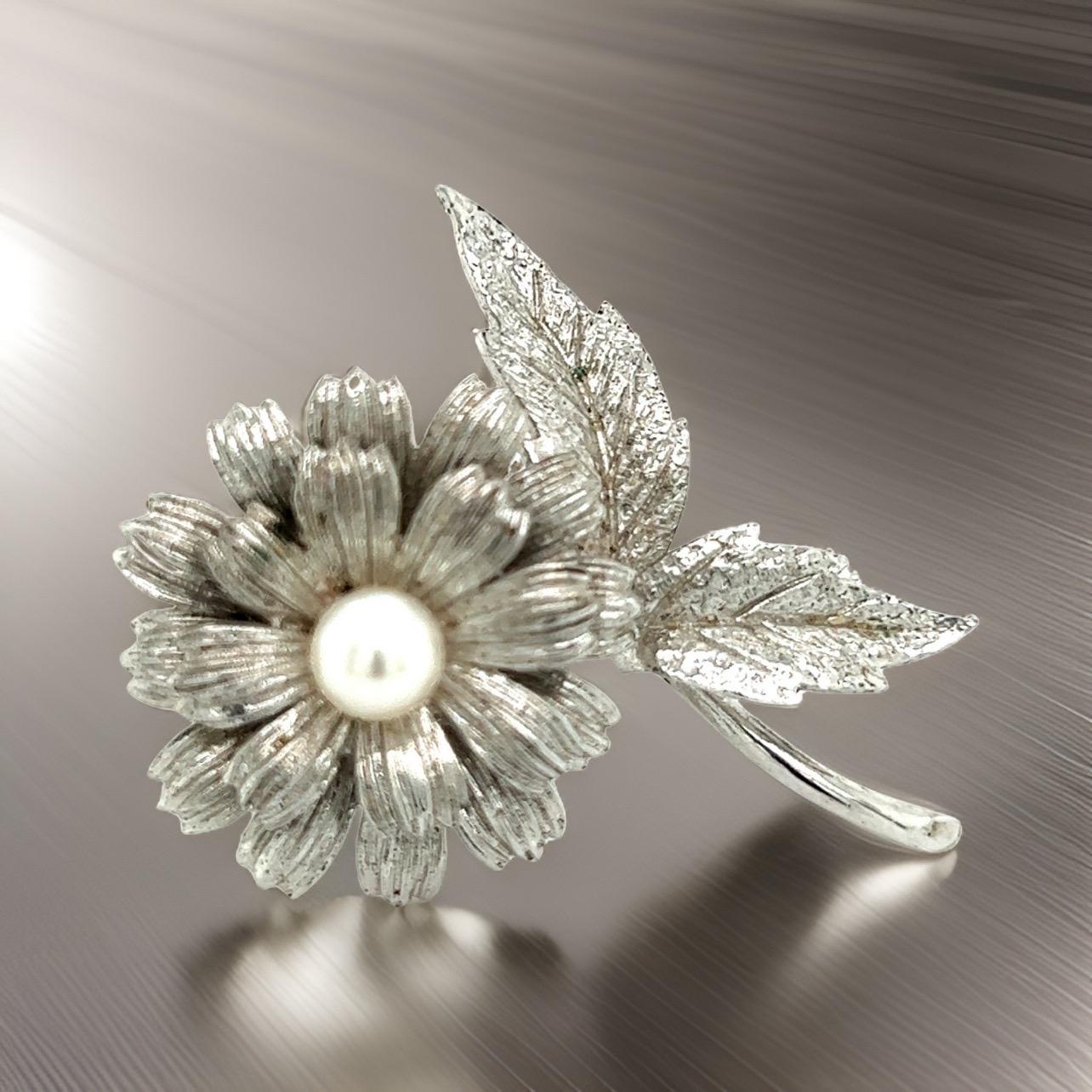 Mikimoto Estate Akoya Flower Pearl Brooch Pin Sterling Silver 6.16 mm For Sale 2