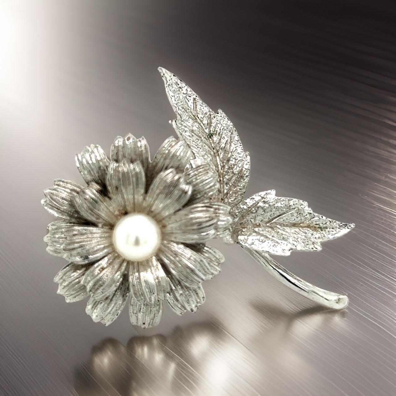 Mikimoto Estate Akoya Flower Pearl Brooch Pin Sterling Silver 6.16 mm For Sale 4
