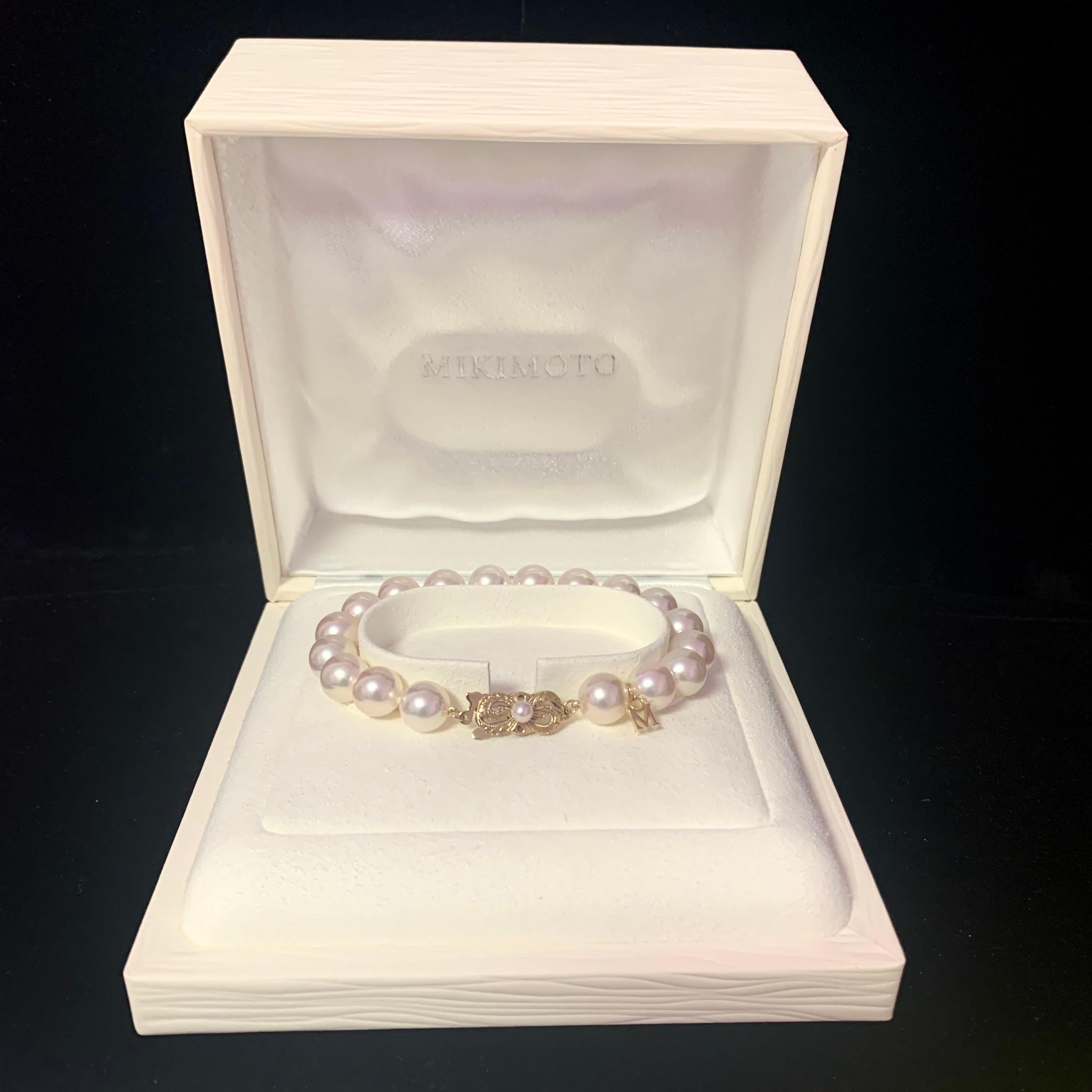 Mikimoto Estate Akoya Pearl Bracelet 18k Gold 9.5 mm Certified $12,975 114989

This is a Unique Custom Made Glamorous Piece of Jewelry!

Nothing says, “I Love you” more than Diamonds and Pearls!

This Mikimoto bracelet has been Certified, Inspected,