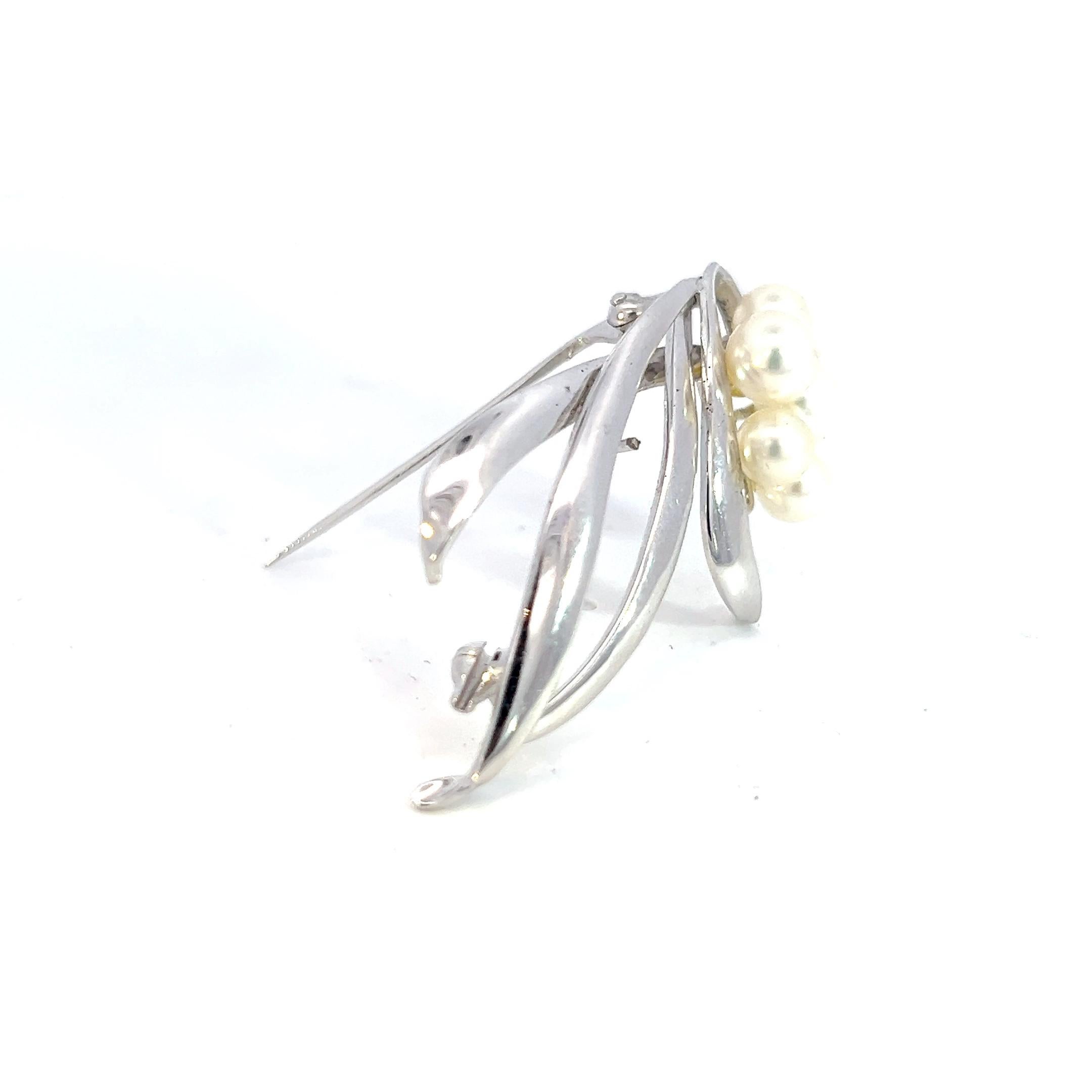 Spilla di perle Akoya di Mikimoto Estate 6,40-5,30 mm A. Silver in vendita 2