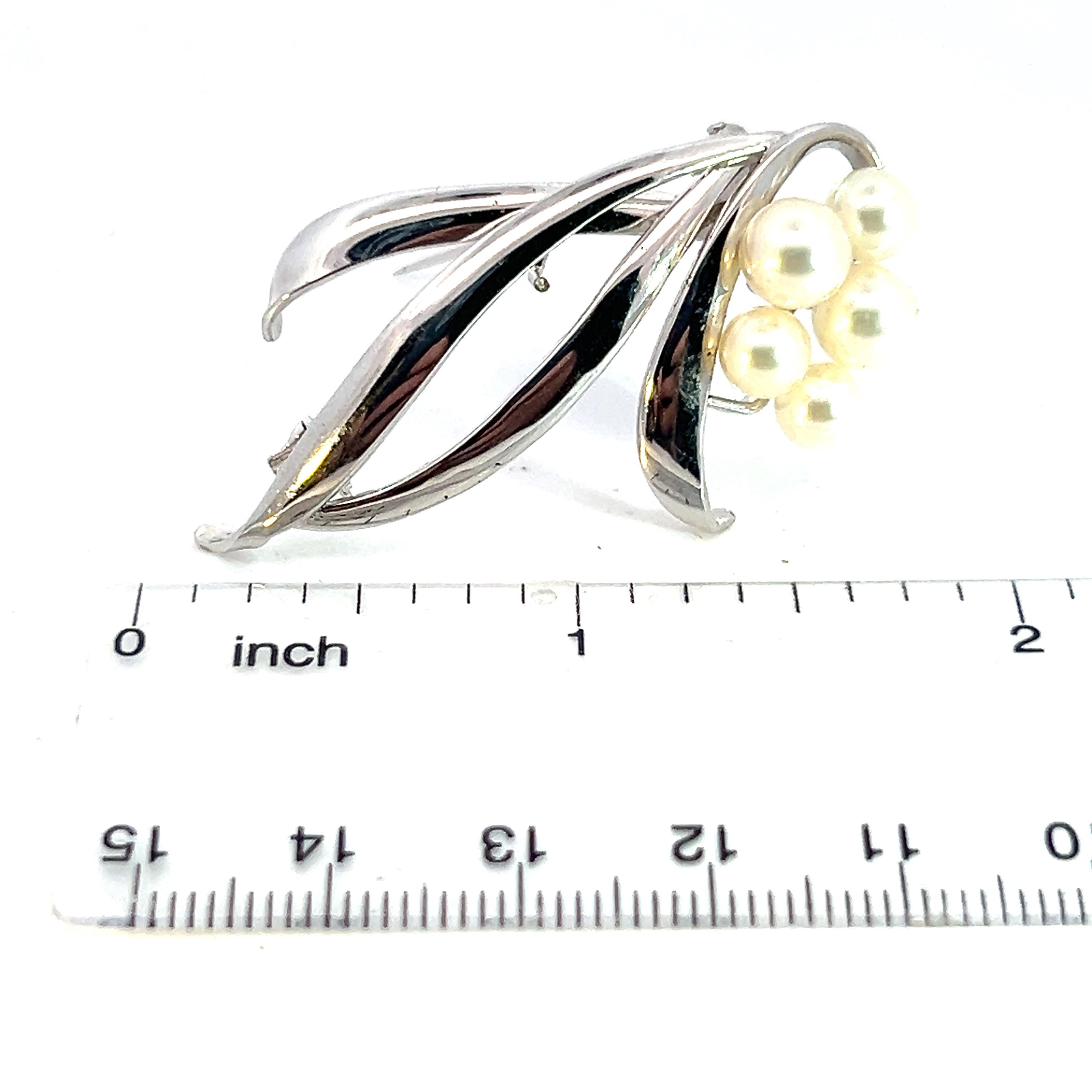 Spilla di perle Akoya di Mikimoto Estate 6,40-5,30 mm A. Silver in vendita 3