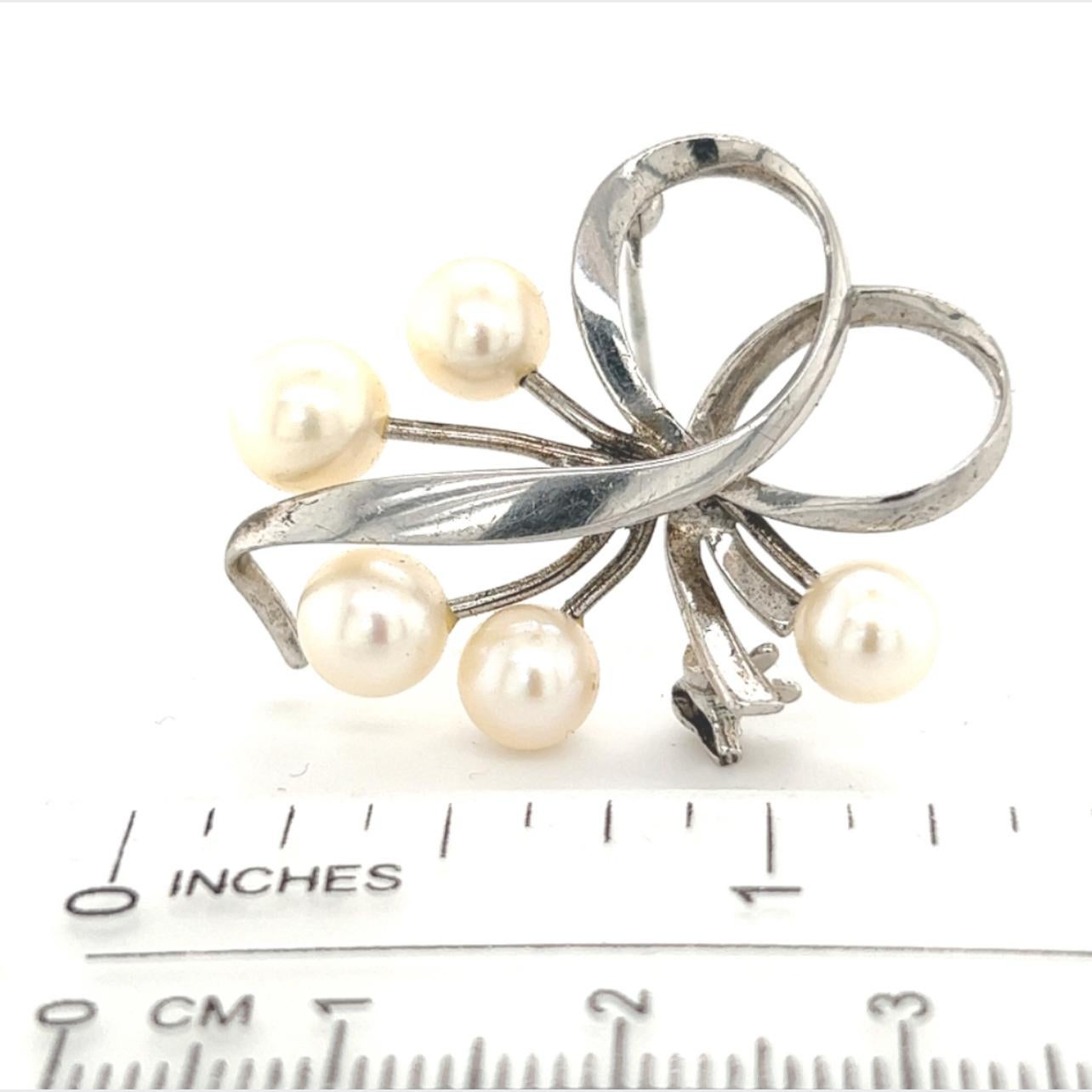 Mikimoto Estate Akoya Pearl Brooch 6.75 mm Sterling Silver In Good Condition For Sale In Brooklyn, NY