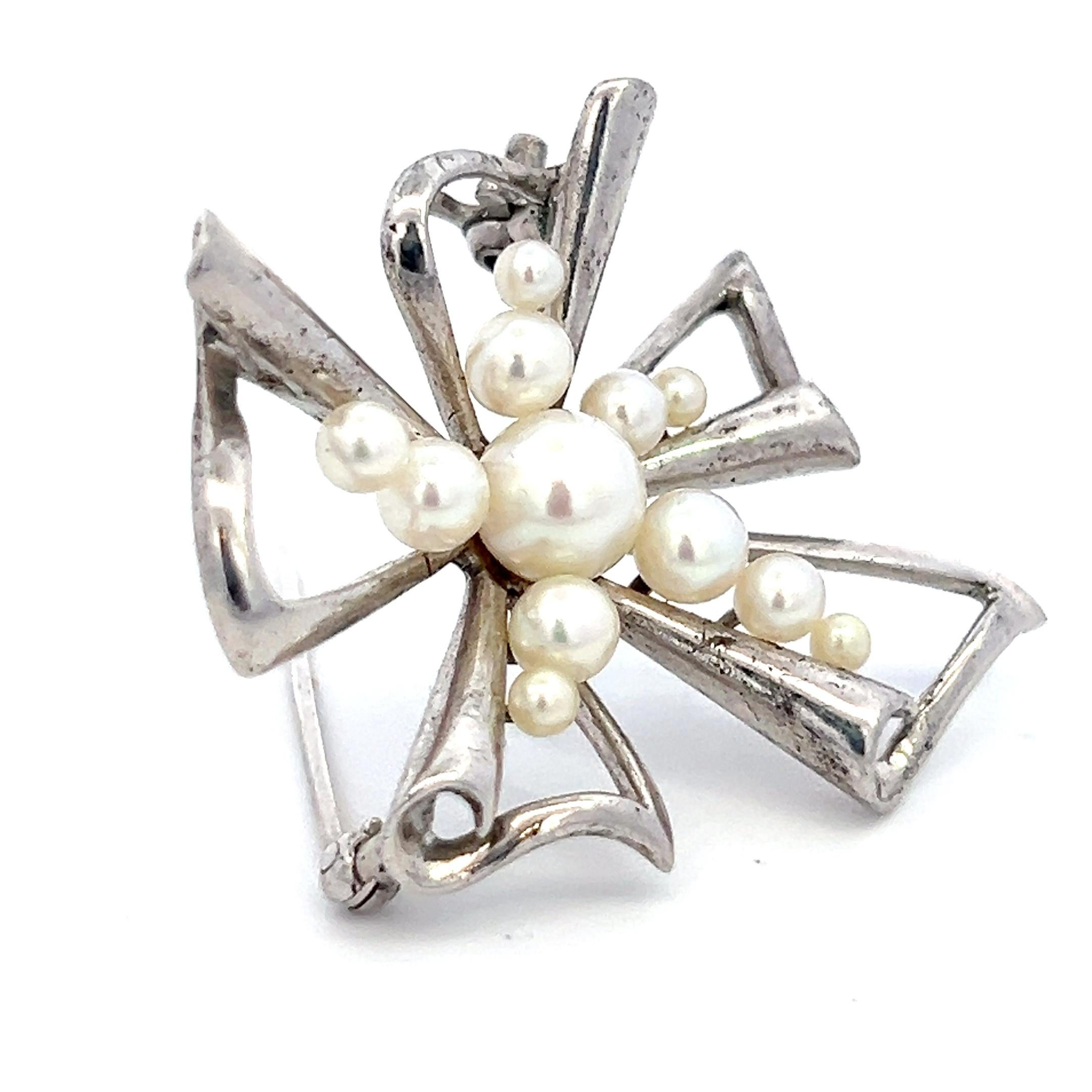 Mikimoto Estate Akoya Pearl Brooch Pin 2.5-6 mm Silver In Good Condition For Sale In Brooklyn, NY