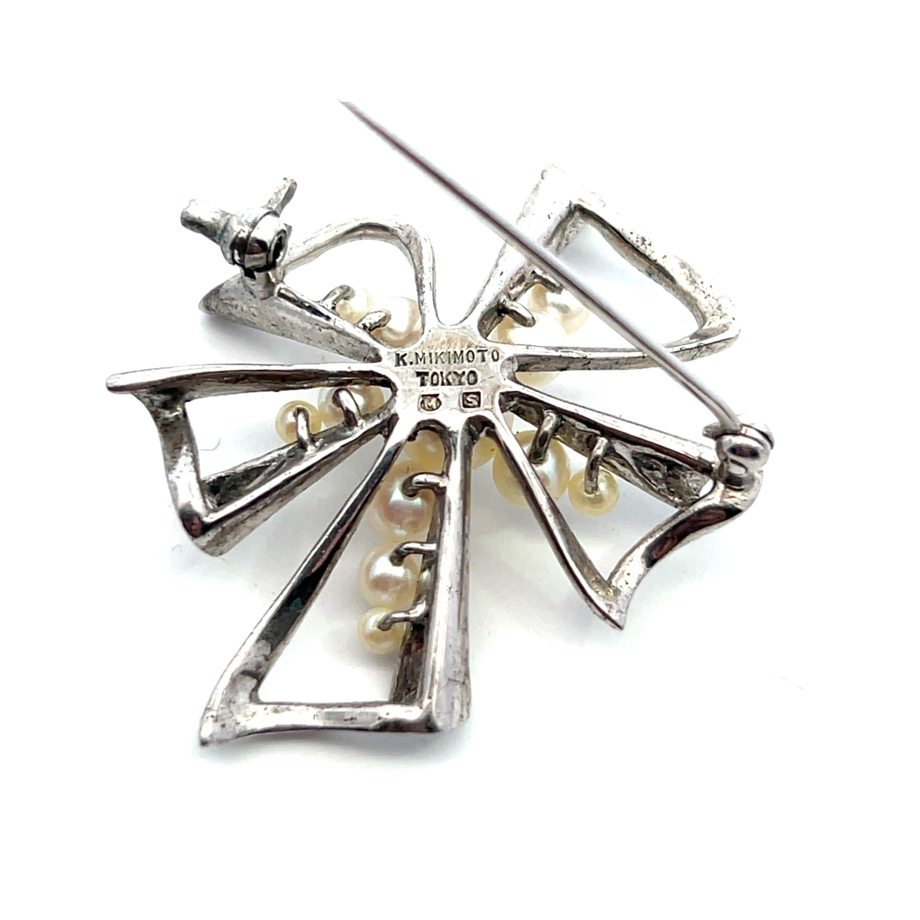 Women's Mikimoto Estate Akoya Pearl Brooch Pin 2.5-6 mm Silver For Sale