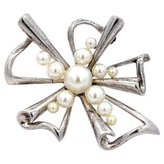 Alfiler broche de perla Akoya Mikimoto Estate 2,5-6 mm Plata
