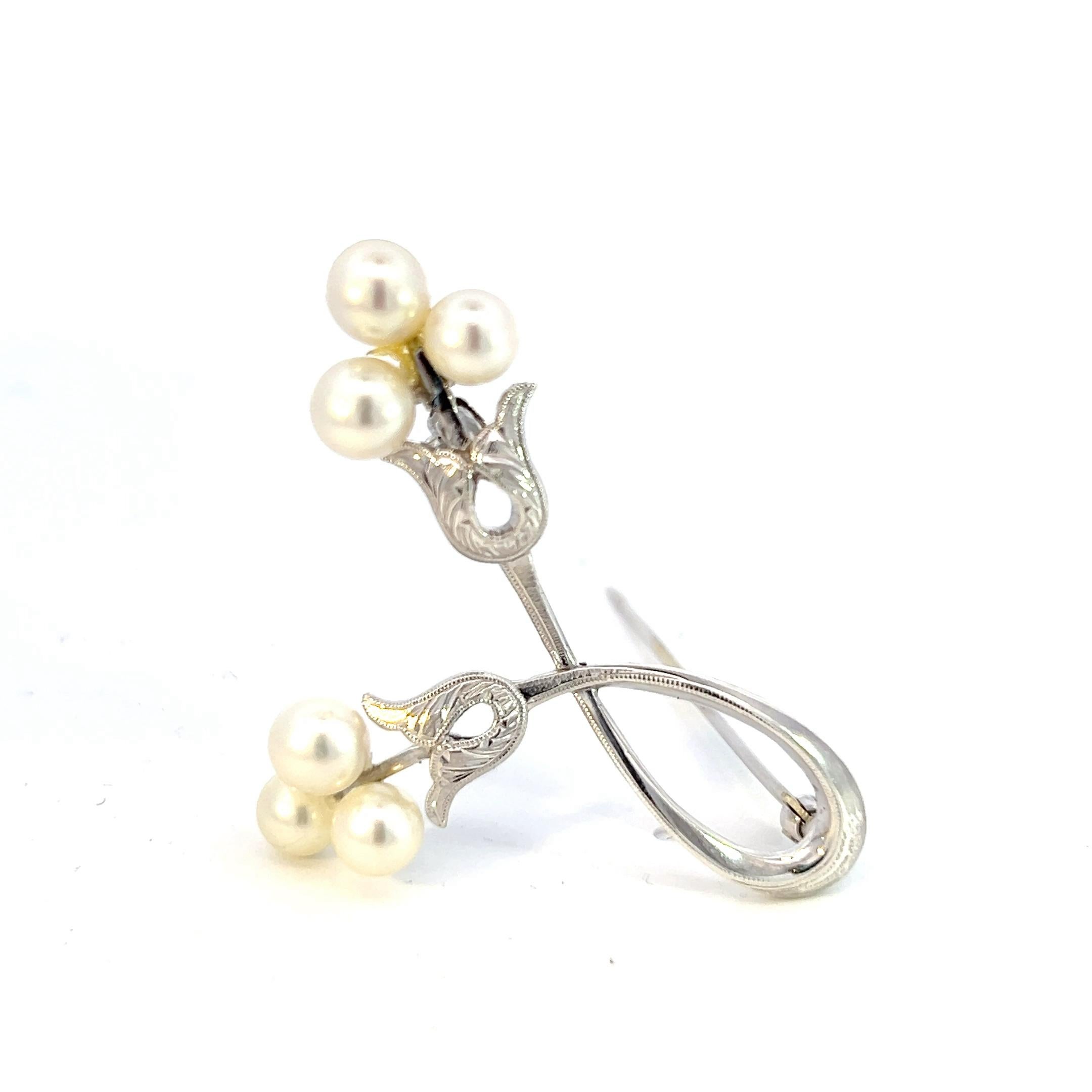 Mikimoto Estate Akoya Pearl Brooch Pin 5.60 mm 4.6 Grams  In Good Condition For Sale In Brooklyn, NY