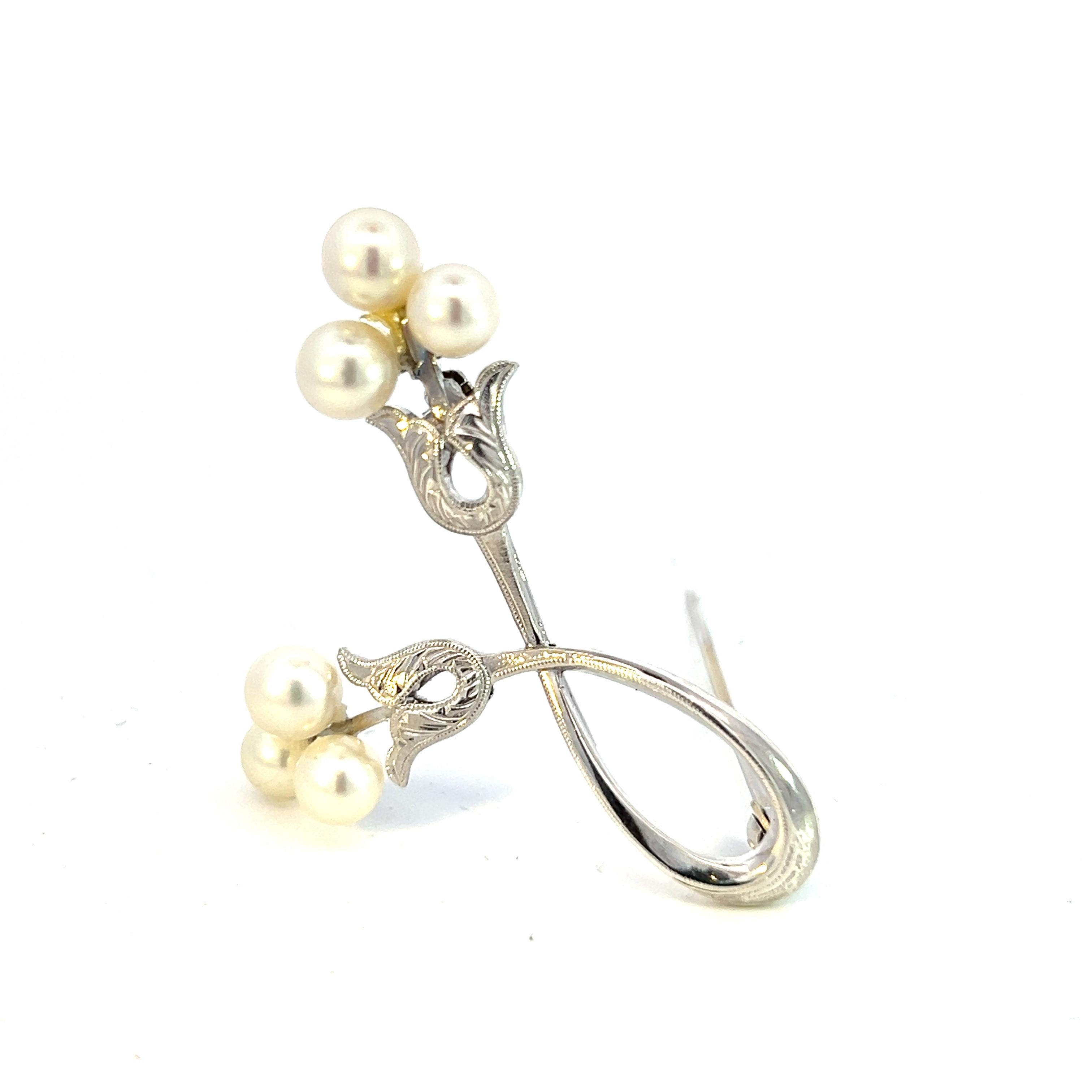 Mikimoto Estate Akoya Broche en perles 5,60 mm 4,6 grammes  en vente 1