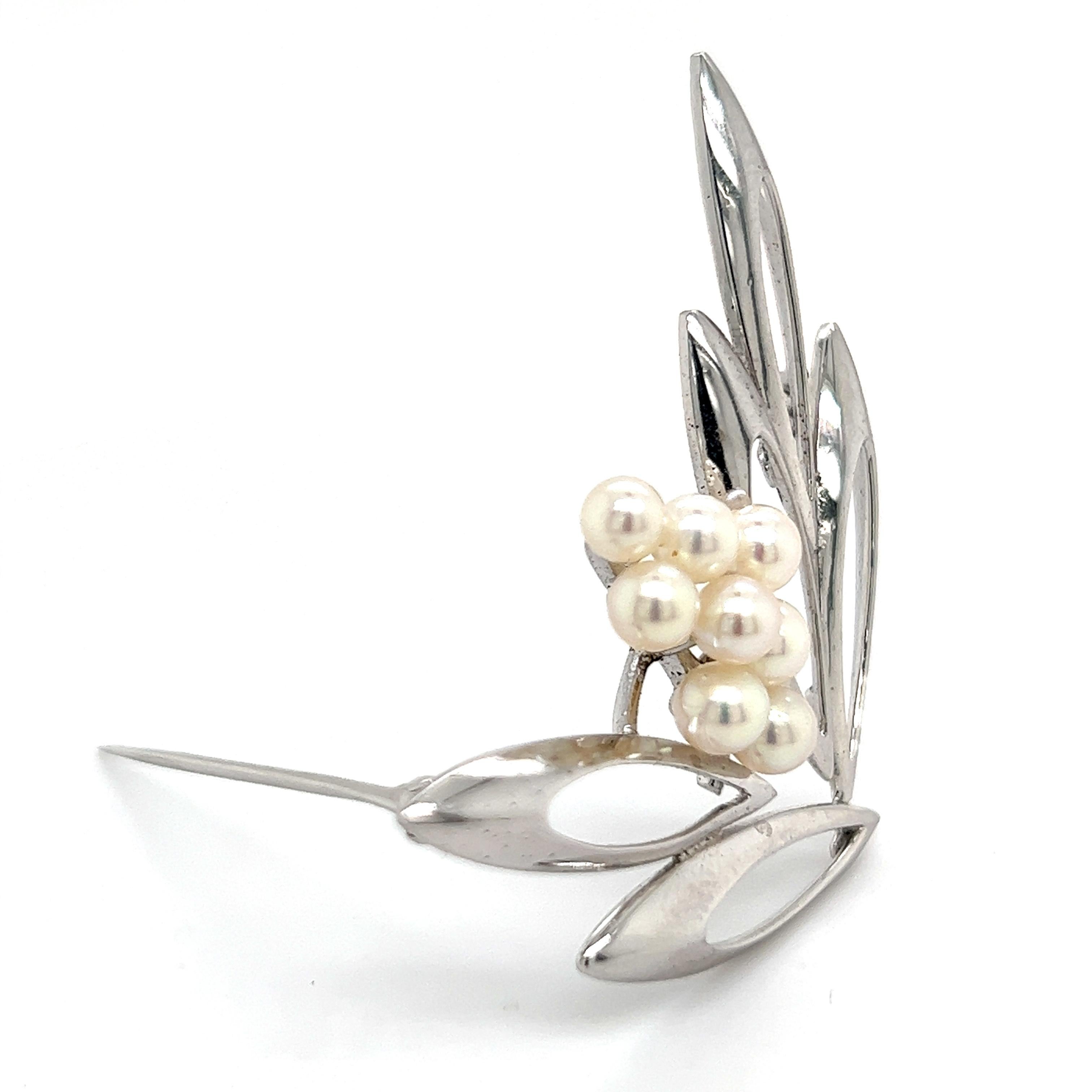 Mikimoto Estate Akoya Pearl Brooch Pin Sterling Silver In Good Condition For Sale In Brooklyn, NY