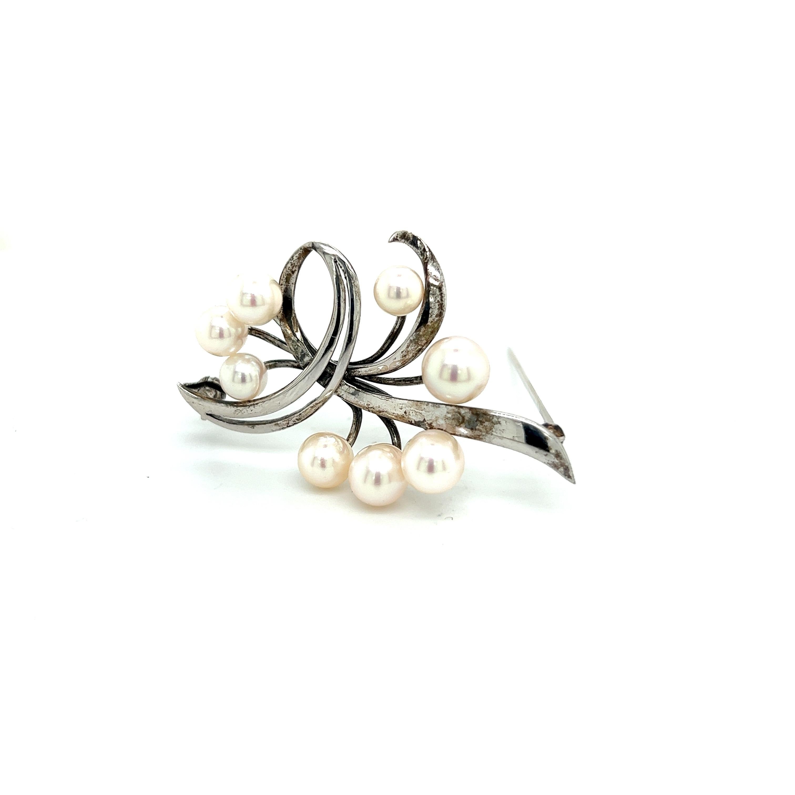 Mikimoto Estate Akoya Pearl Brooch Pin Sterling Silver 5-7 mm  In Good Condition For Sale In Brooklyn, NY