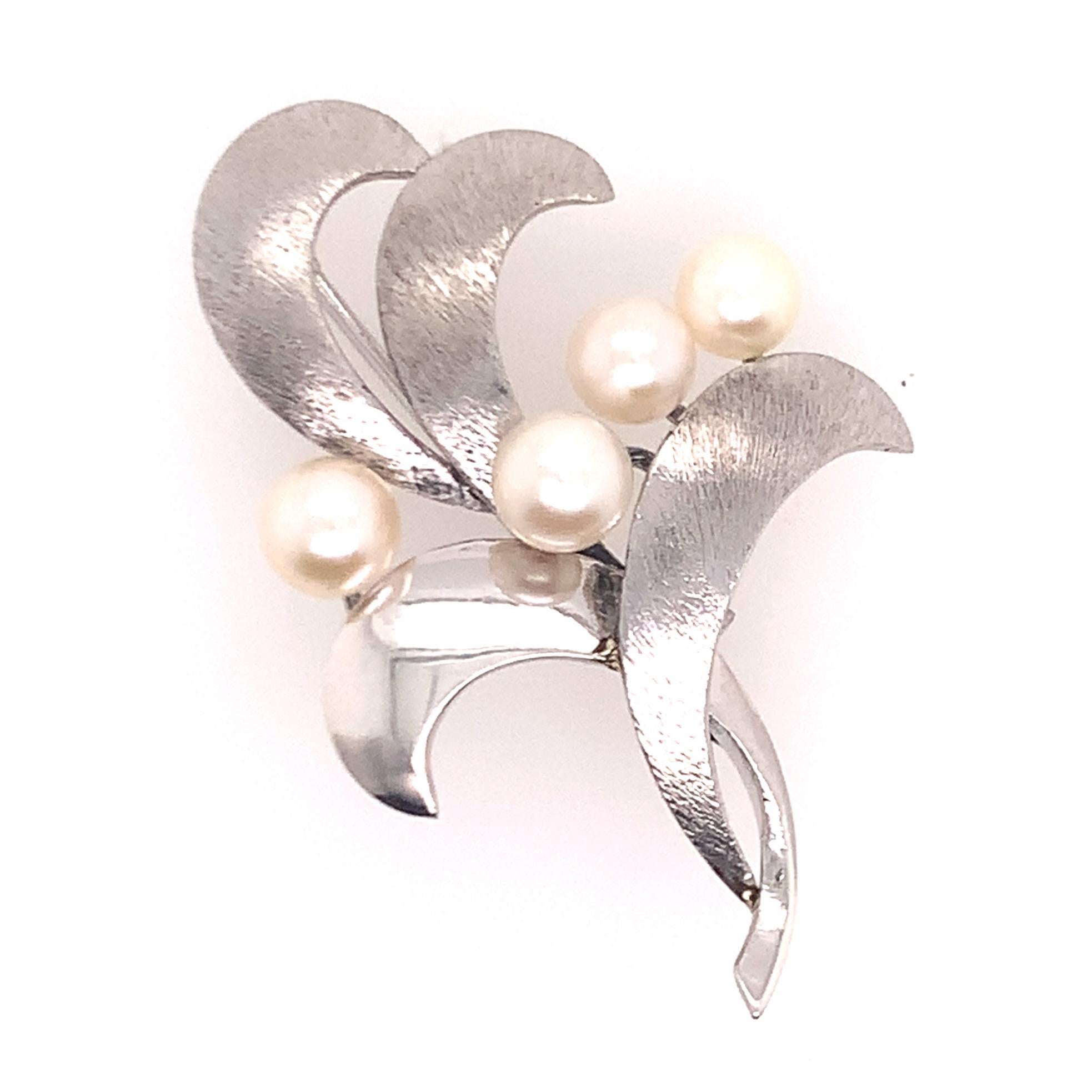 Mikimoto Estate Akoya Pearl Brooch Pin Sterling Silver In Good Condition In Brooklyn, NY