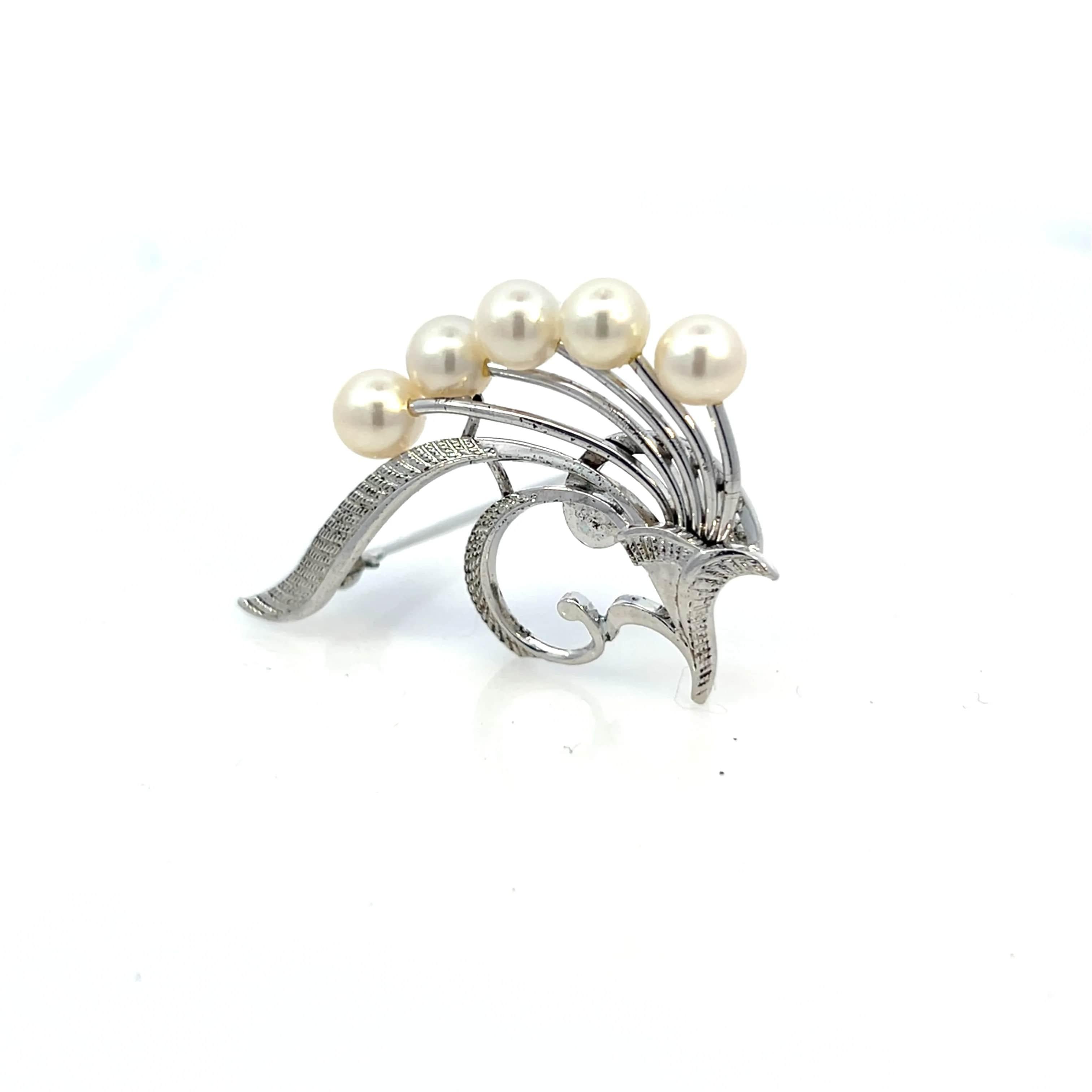 Round Cut Mikimoto Estate Akoya Pearl Brooch Pin Sterling Silver 5.54-5.16 mm For Sale