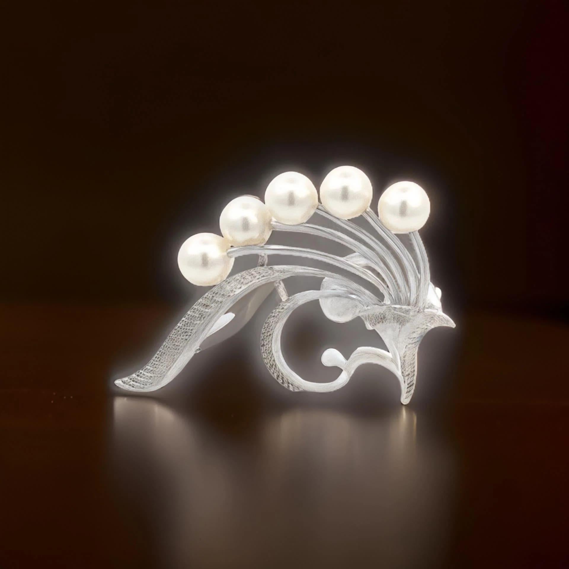 Mikimoto Estate Akoya Pearl Brooch Pin Sterling Silver 5.54-5.16 mm In Good Condition For Sale In Brooklyn, NY