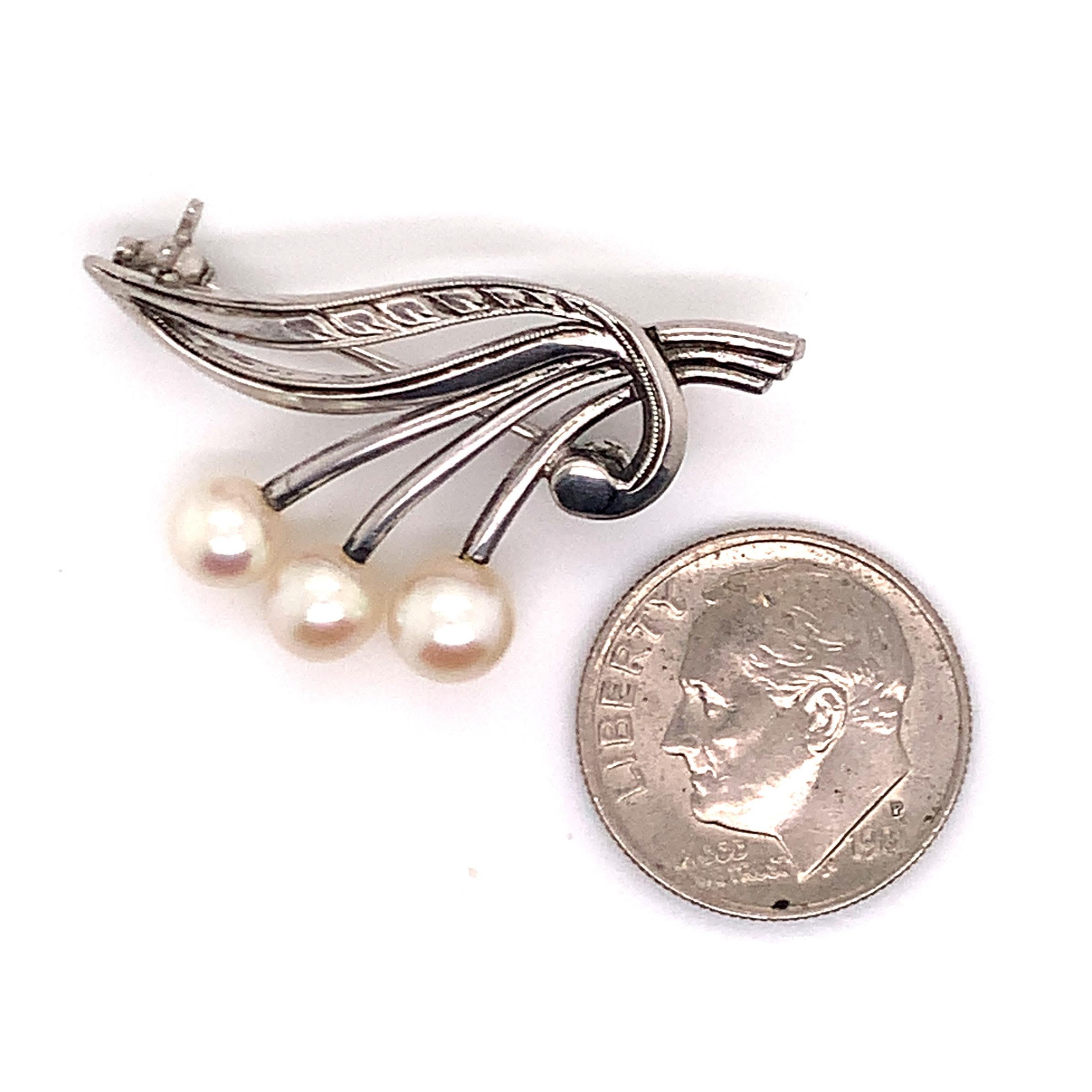 Mikimoto: Akoya-Perlenbrosche aus Sterlingsilber, Anstecknadel, 5,75 mm im Zustand „Gut“ im Angebot in Brooklyn, NY
