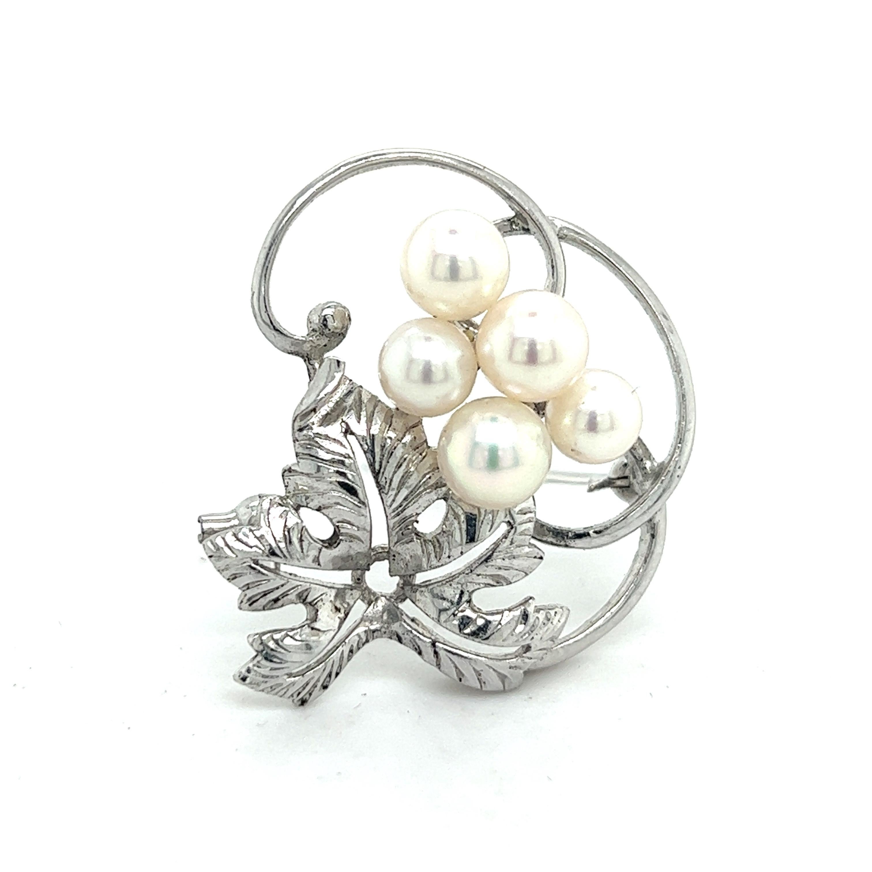 Mikimoto Estate Akoya Pearl Brooch Pin Sterling Silver  In Good Condition For Sale In Brooklyn, NY