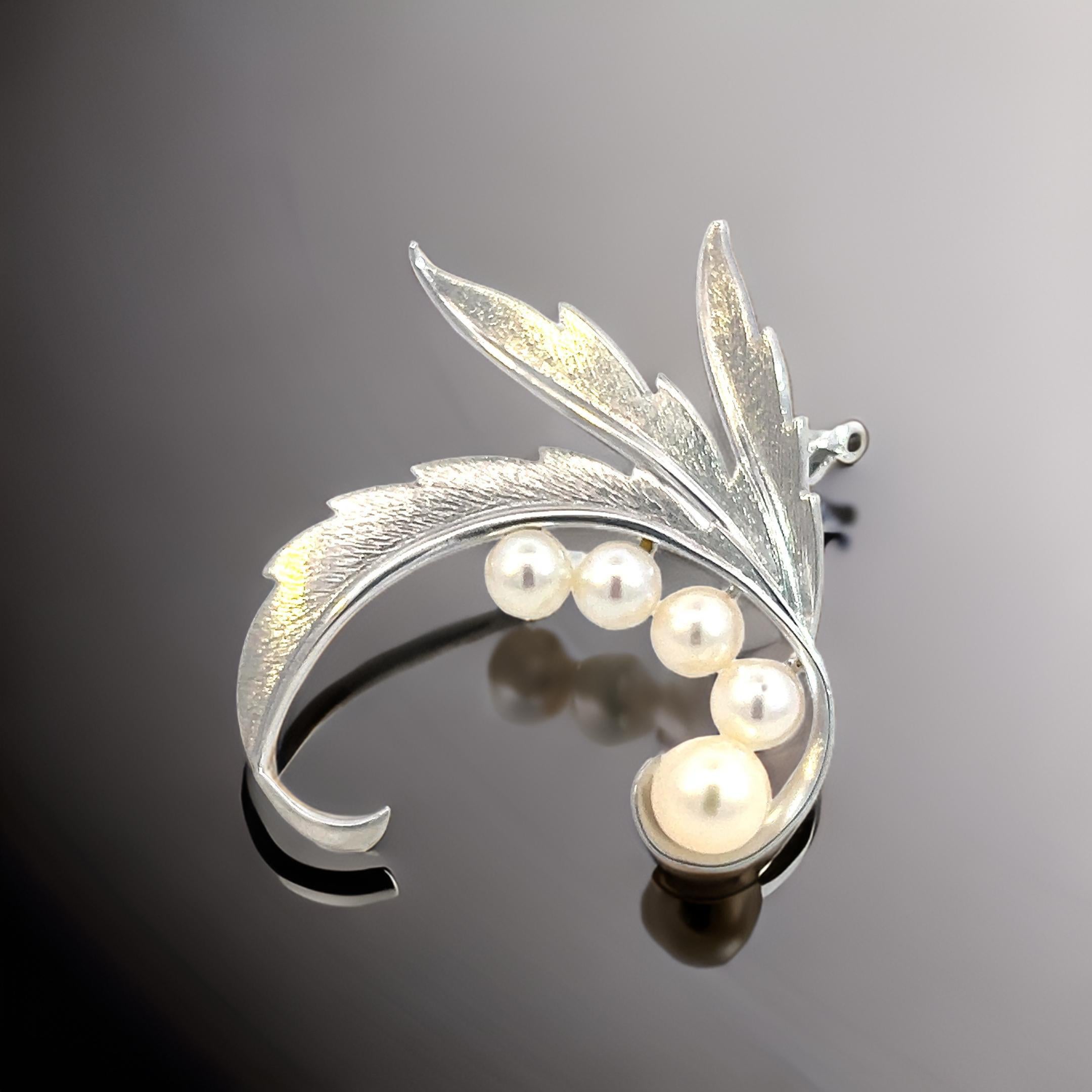 Women's Mikimoto Estate Akoya Pearl Brooch Pin Sterling Silver 6.10 mm For Sale