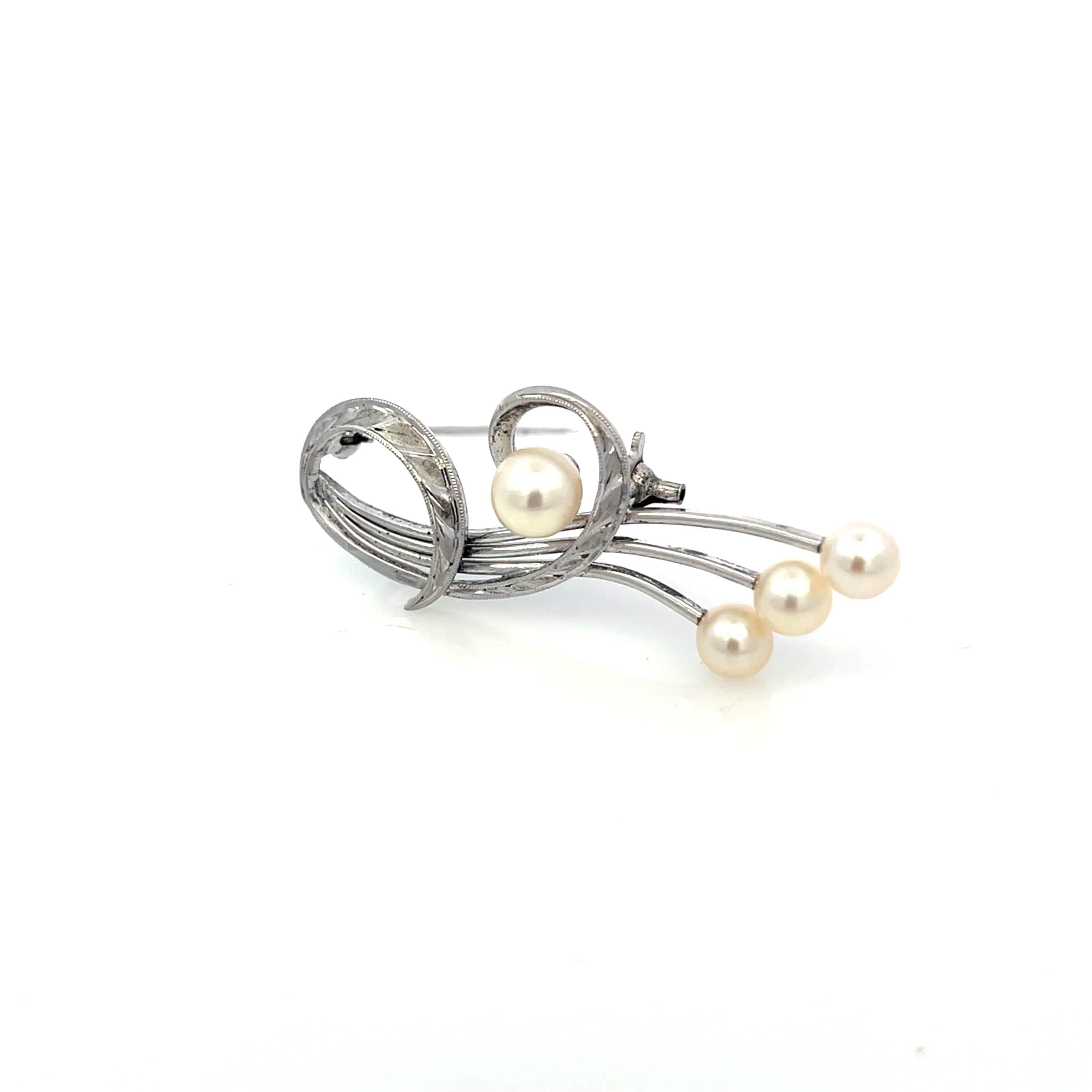 Alfiler auténtico de perla Akoya de Mikimoto Estate Plata de ley 6,37 mm M427

Este elegante broche de plata de ley auténtica de Mikimoto Estate tiene 4 perlas cultivadas Akoya de agua salada de 5,40 - 6,37 mm con un peso de 4,64 gramos.

VENDEDOR