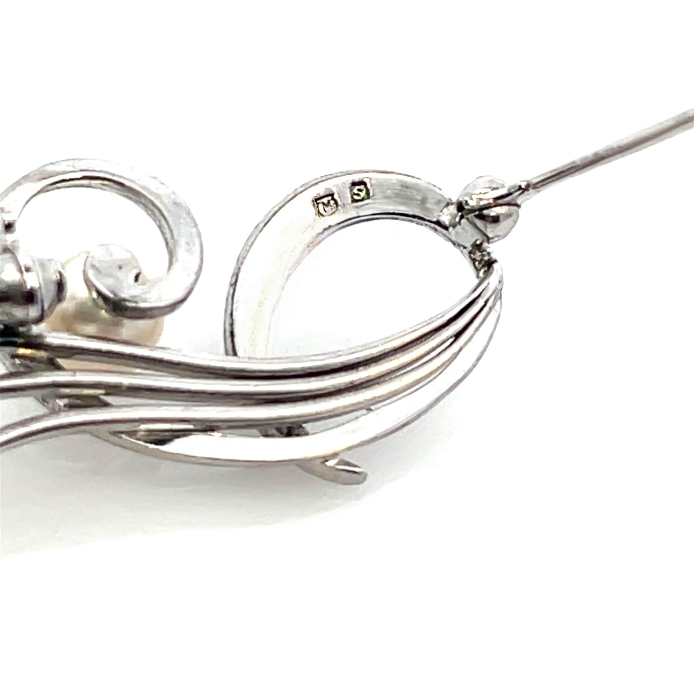 Alfiler broche de perla Akoya Mikimoto Estate Plata de ley 6.37 mm en Bueno estado para la venta en Brooklyn, NY