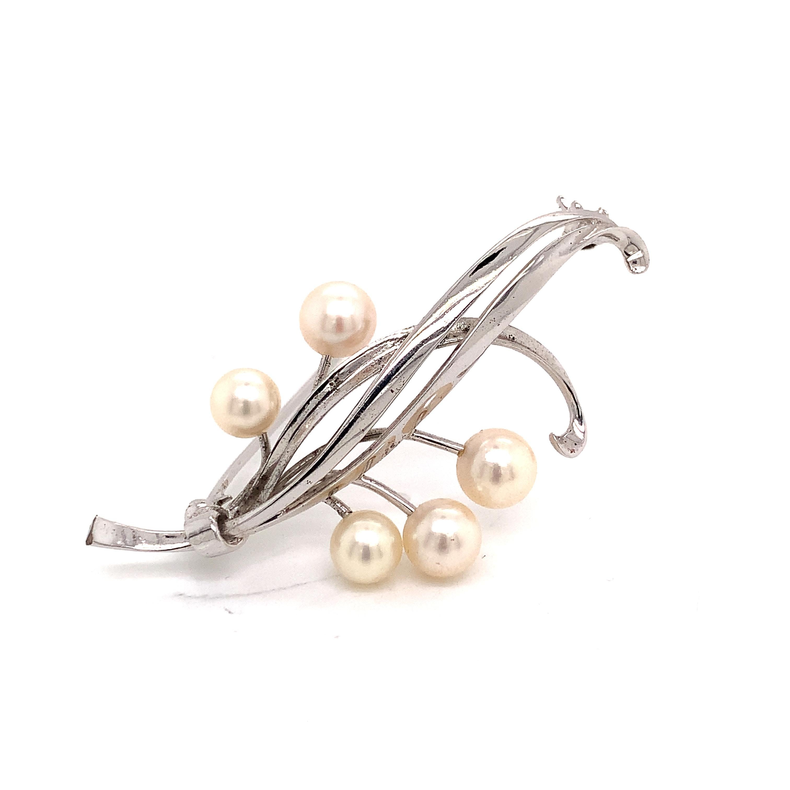 Mikimoto Estate Akoya Pearl Brooch Pin Sterling Silver 6.6 mm 5.43 Grams M352

This elegant Authentic Mikimoto Estate sterling silver brooch has 5 Saltwater Akoya Cultured Pearls ranging in size from 5.8 - 6.6 mm with a weight of 5.43