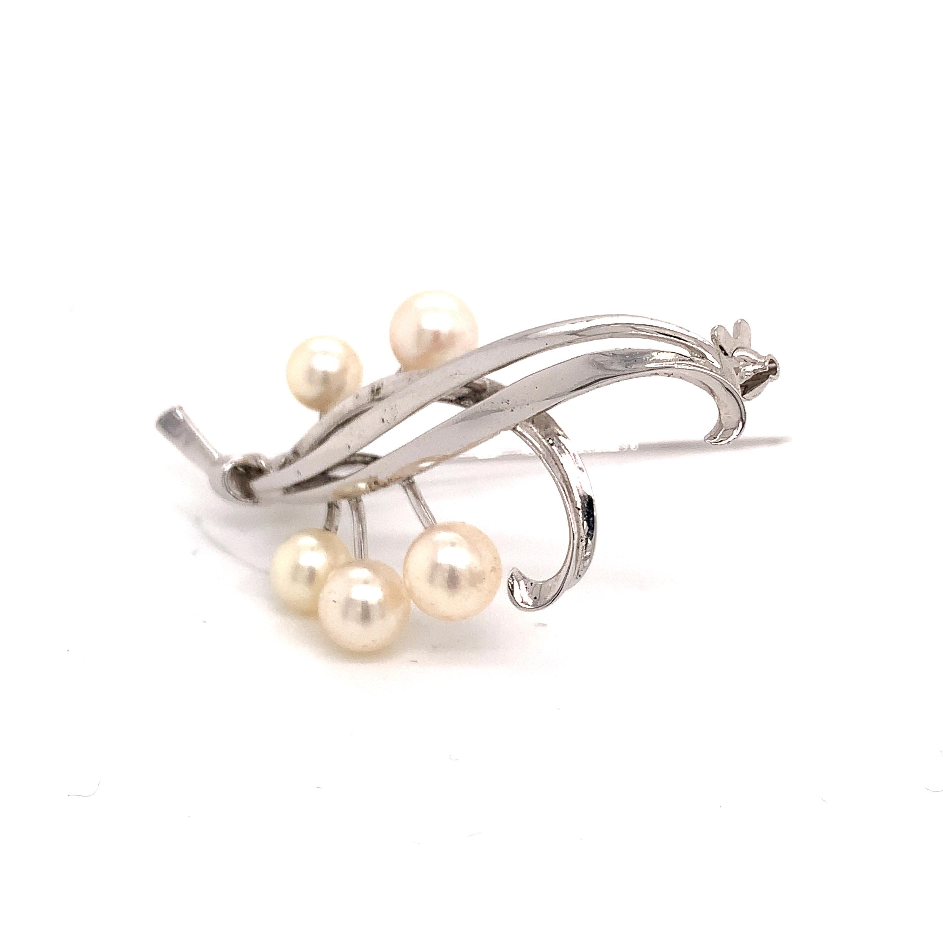 Mikimoto Estate Akoya Pearl Brooch Pin Sterling Silver 5.43 Gr In Good Condition For Sale In Brooklyn, NY