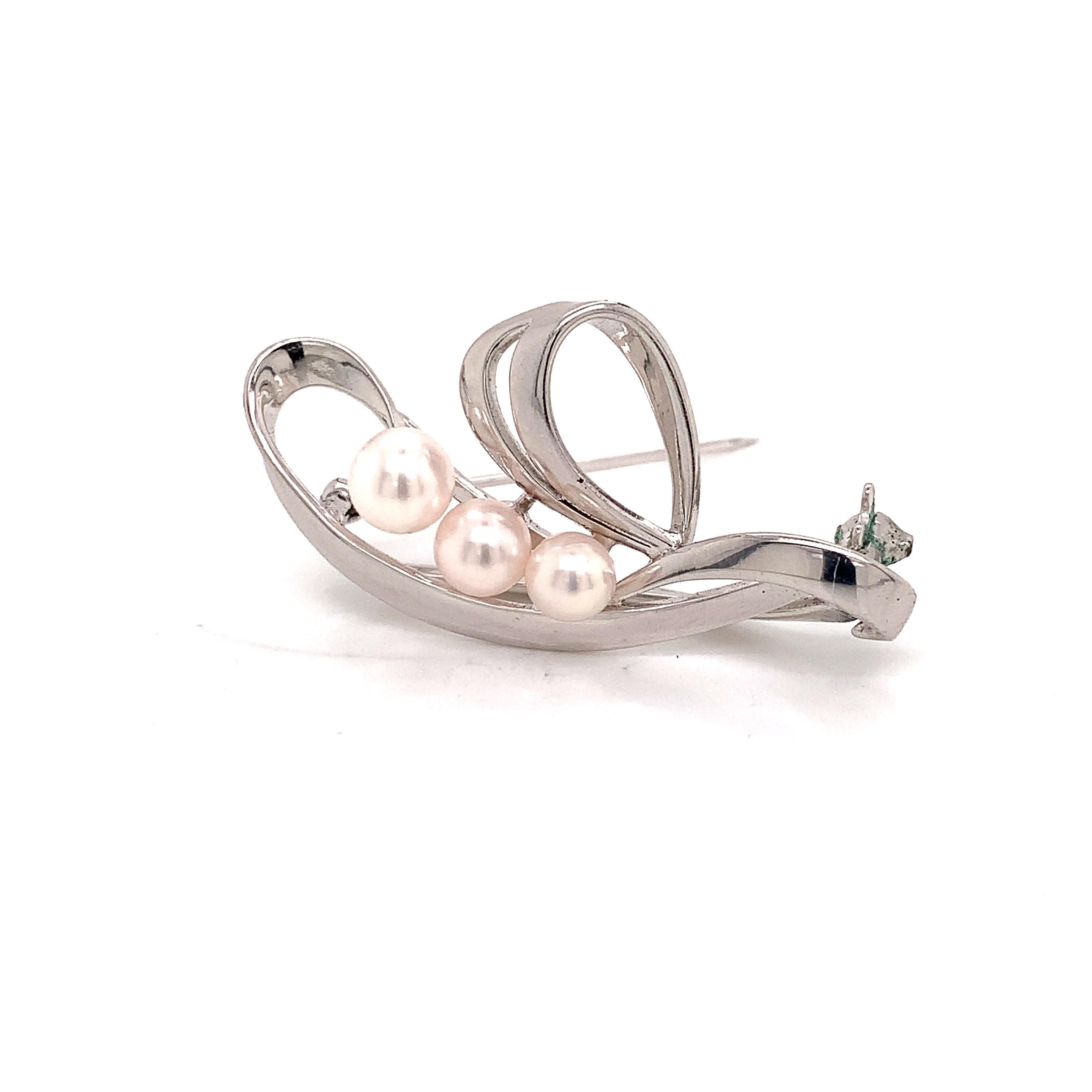 Mikimoto Estate Akoya Pearl Brooch Pin Sterling Silver 6 mm 4.89 gr M186

This elegant Authentic Mikimoto Estate sterling silver brooch has 3 Saltwater Akoya Cultured Pearls in size of 6 mm with a weight of 4.89 Grams.
TRUSTED SELLER SINCE