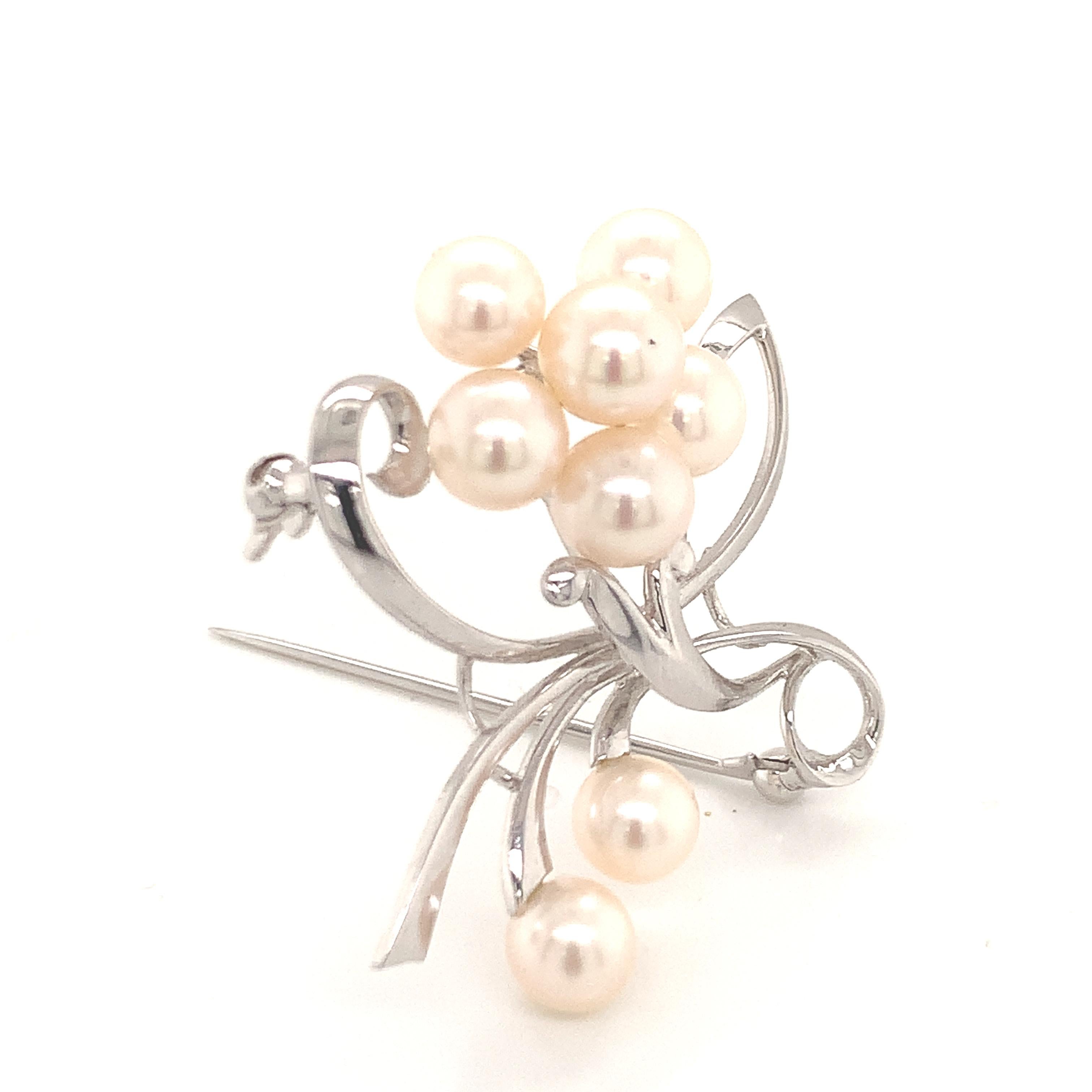 Mikimoto Estate Akoya Pearl Brooch Pin Sterling Silver 7.07 mm 7.52 Grams M193

This elegant Authentic Mikimoto Estate sterling silver brooch pin has 8 Saltwater Akoya Cultured Pearls ranging in size from 6.89 - 7.07 mm and have a weight of 7.52