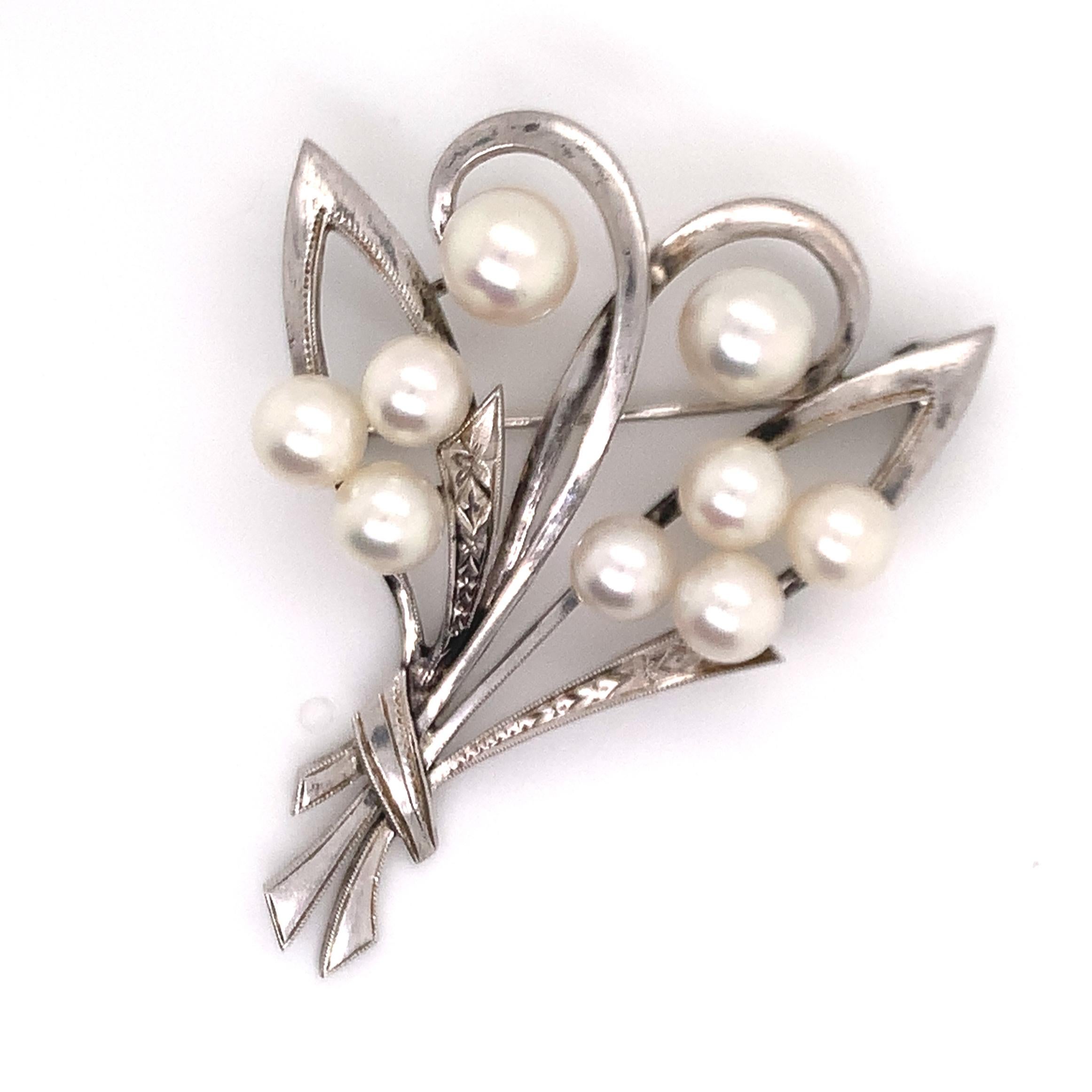 Mikimoto Estate Akoya Pearl Brooch Pin Sterling Silver 7.15 mm M166

This elegant Authentic Mikimoto Estate Akoya pearl brooch pin is made of sterling silver and has 9 Akoya Cultured Pearls ranging in size from 5.70 - 7.15 mm with a weight of 10.39