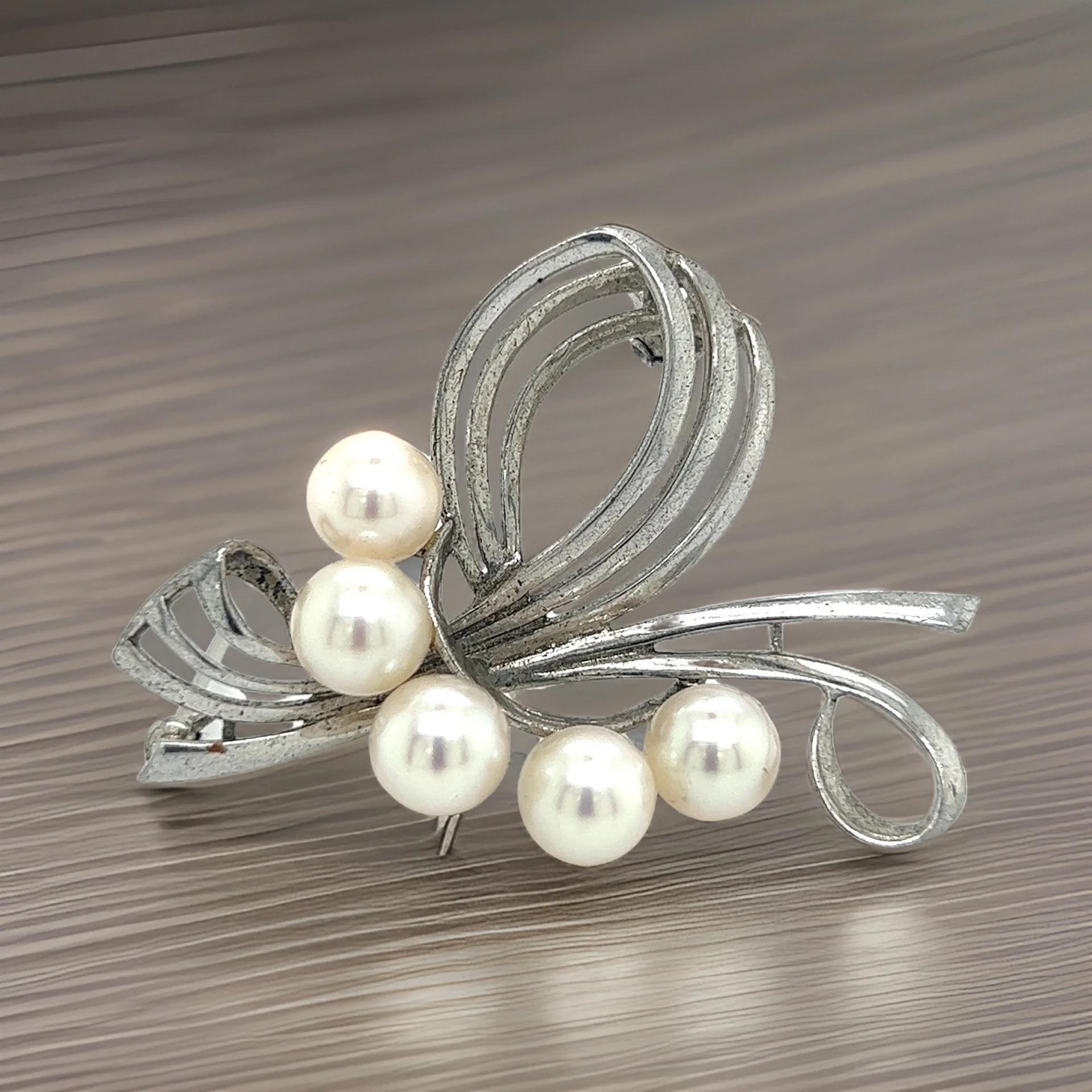 Women's Mikimoto Estate Akoya Pearl Brooch Pin Sterling Silver For Sale