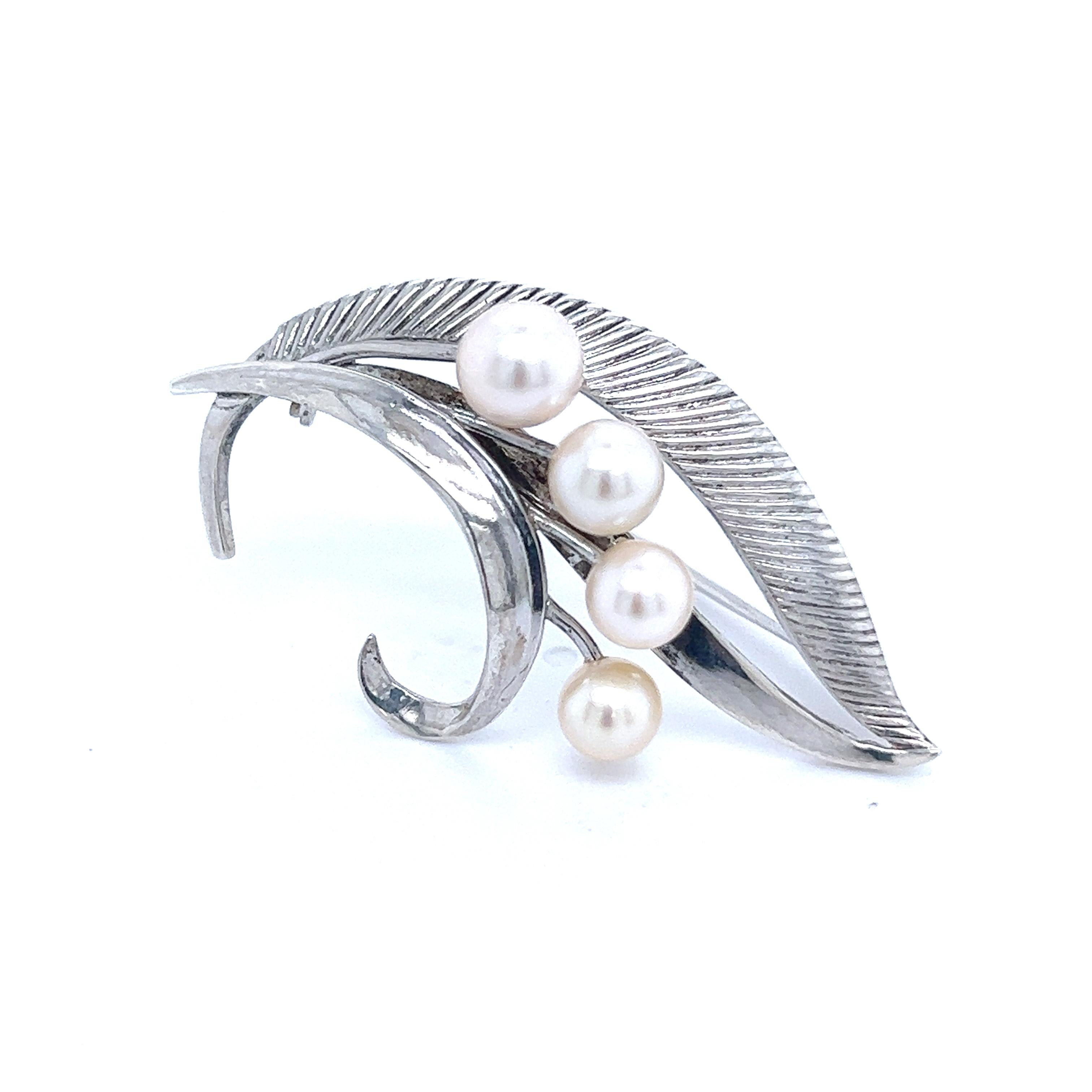 Mikimoto Estate Akoya Pearl Brooch Silver 7 mm  In Good Condition For Sale In Brooklyn, NY