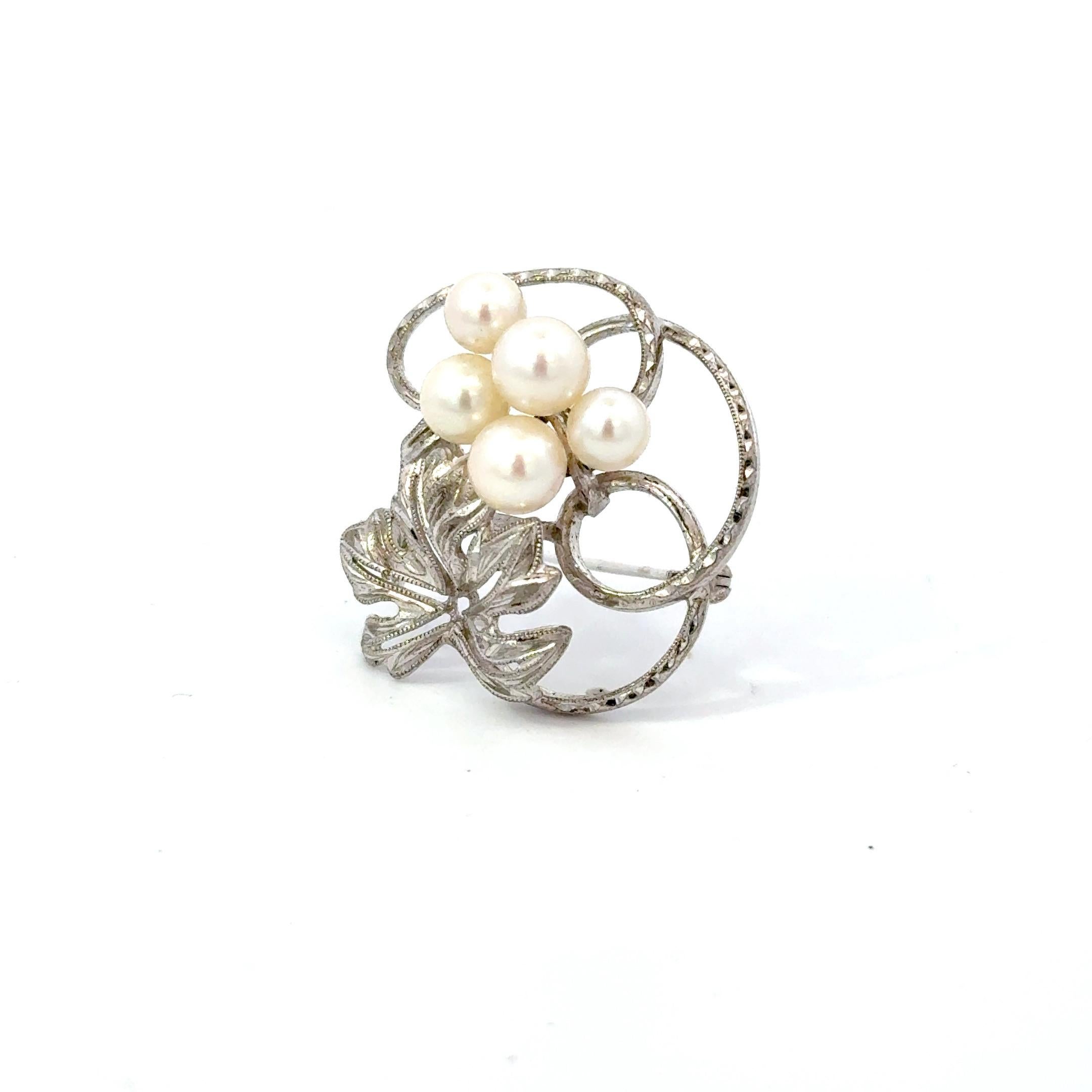 Mikimoto Akoya Pearl Brooch Sterling Silver 6 mm 5.24 Grams Estate In Good Condition For Sale In Brooklyn, NY