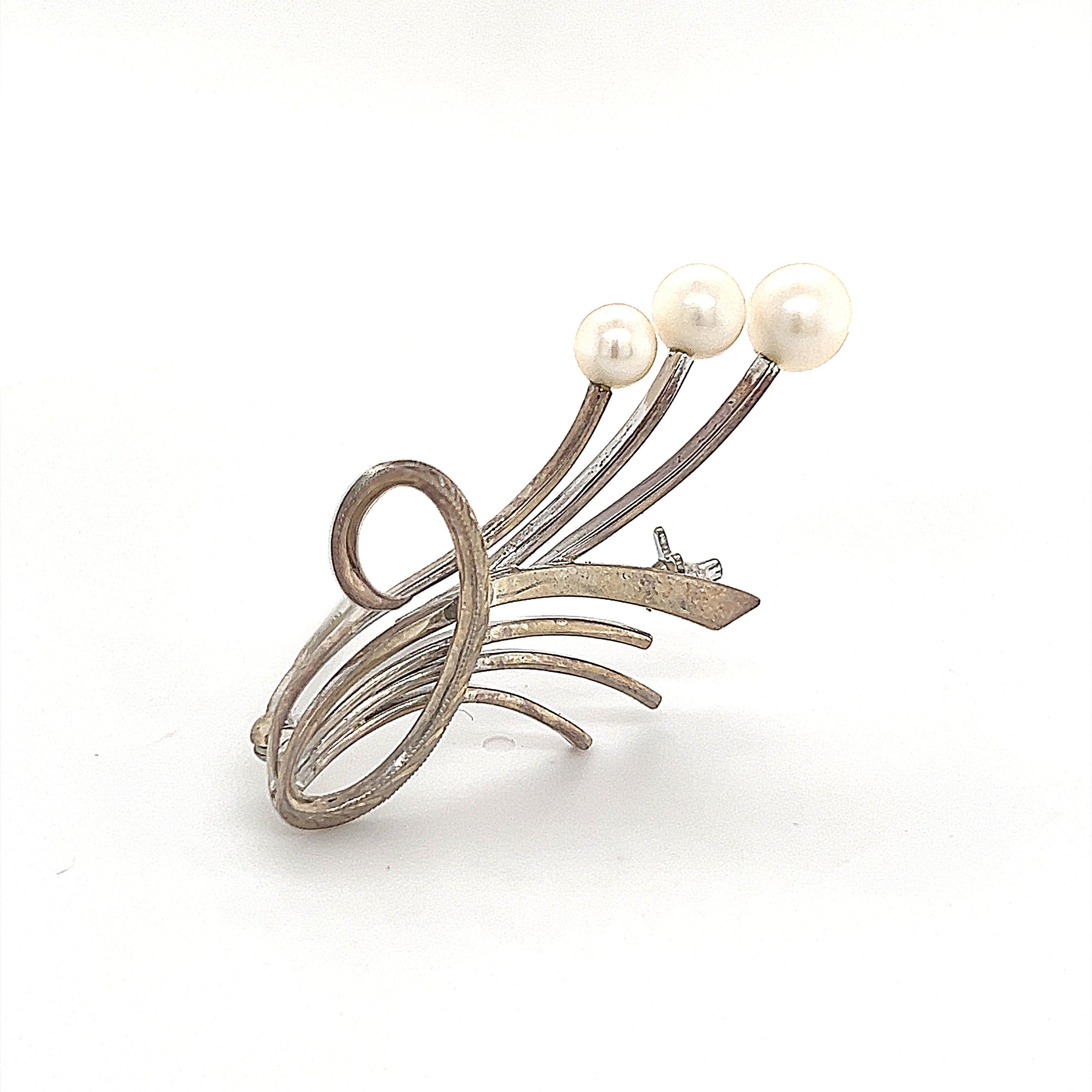 Mikimoto Estate Akoya Pearl Brooch Sterling Silver 6.5 mm 5 Grams In Good Condition For Sale In Brooklyn, NY