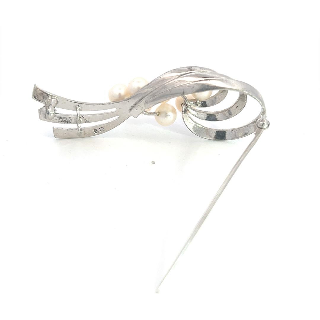 Broche Akoya Estate Mikimoto en argent sterling et perles Bon état - En vente à Brooklyn, NY