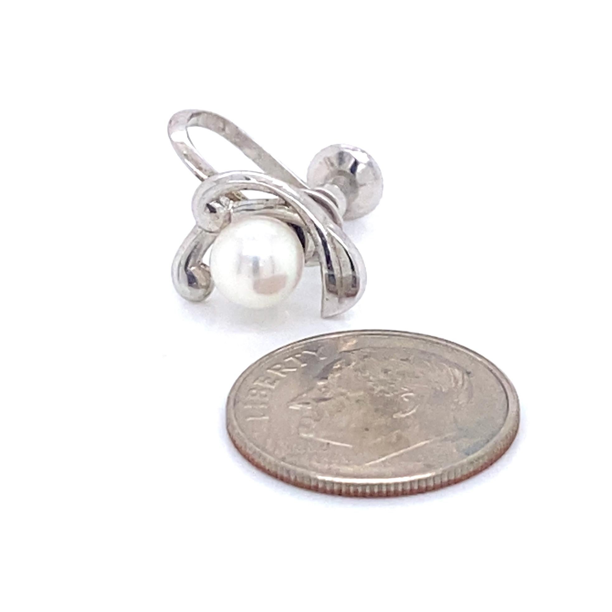 Mikimoto Estate Akoya Pearl Clip on Earrings Sterling Silver 3.53 Grams In Good Condition For Sale In Brooklyn, NY