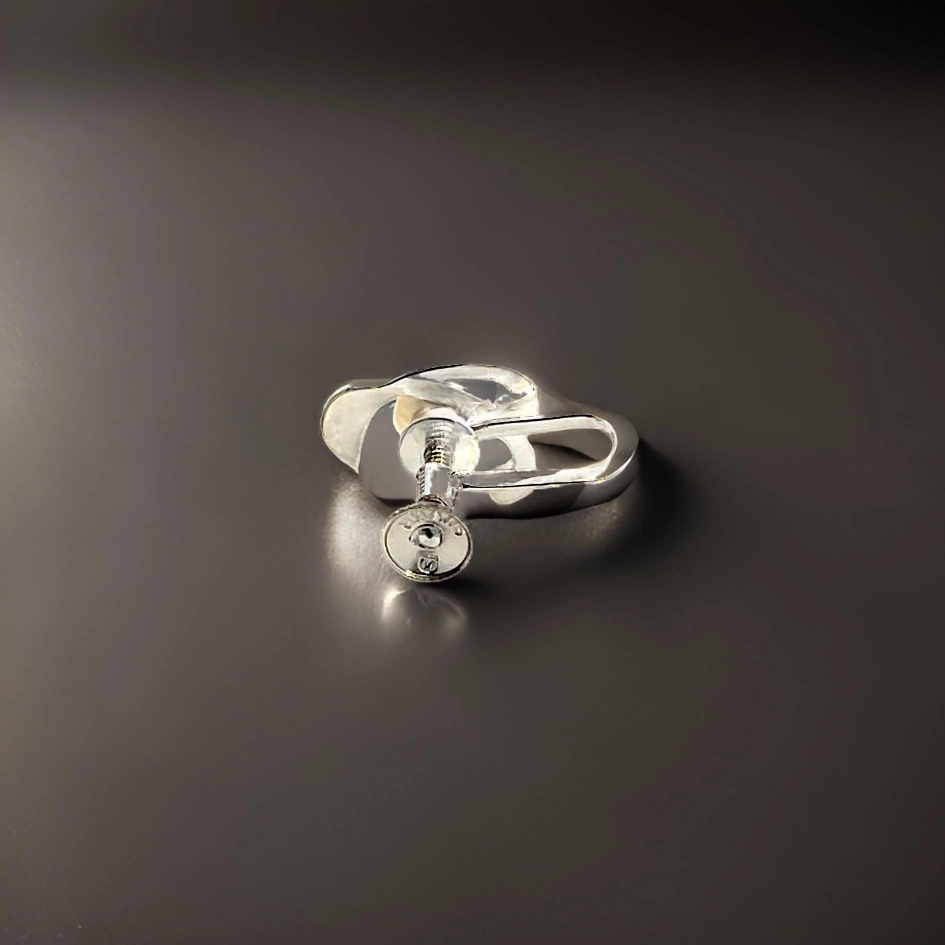 Mikimoto Estate Akoya Perlen-Ohrclips aus Sterlingsilber 6,19 mm im Zustand „Gut“ im Angebot in Brooklyn, NY