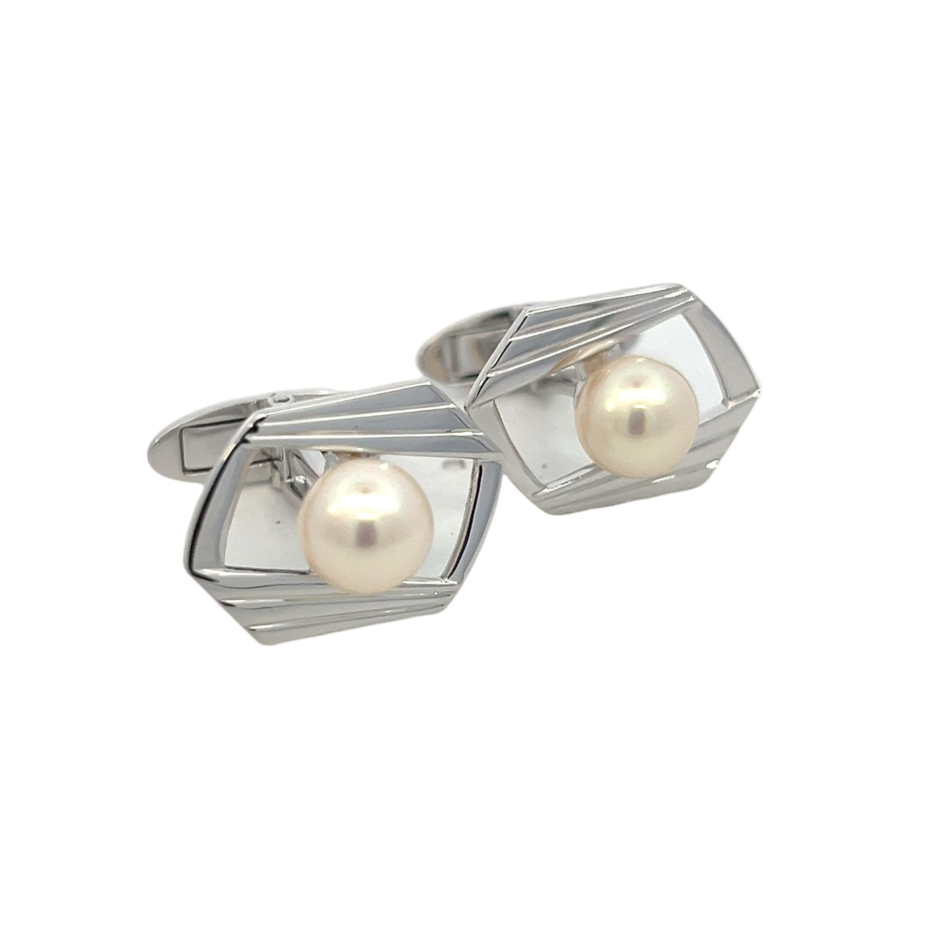 Mikimoto Estate Akoya Pearl Cufflinks Sterling Silver 7.50 mm M401

These elegant Authentic Mikimoto Estate Akoya pearl cufflinks are made of sterling silver have 2 Akoya Cultured Pearls and are 7.4 grams in weight.

TRUSTED SELLER SINCE