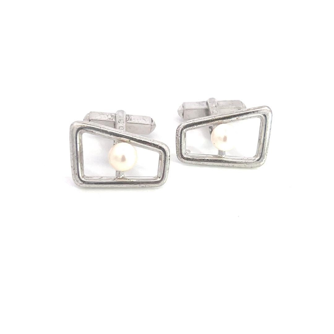 Mikimoto Estate Akoya Pearl Cufflinks Sterling Silver 6 mm M387

These elegant Authentic Mikimoto Estate Akoya pearl cufflinks are made of sterling silver and have 2 Akoya Cultured Pearls.

TRUSTED SELLER SINCE 2002

PLEASE SEE OUR HUNDREDS OF