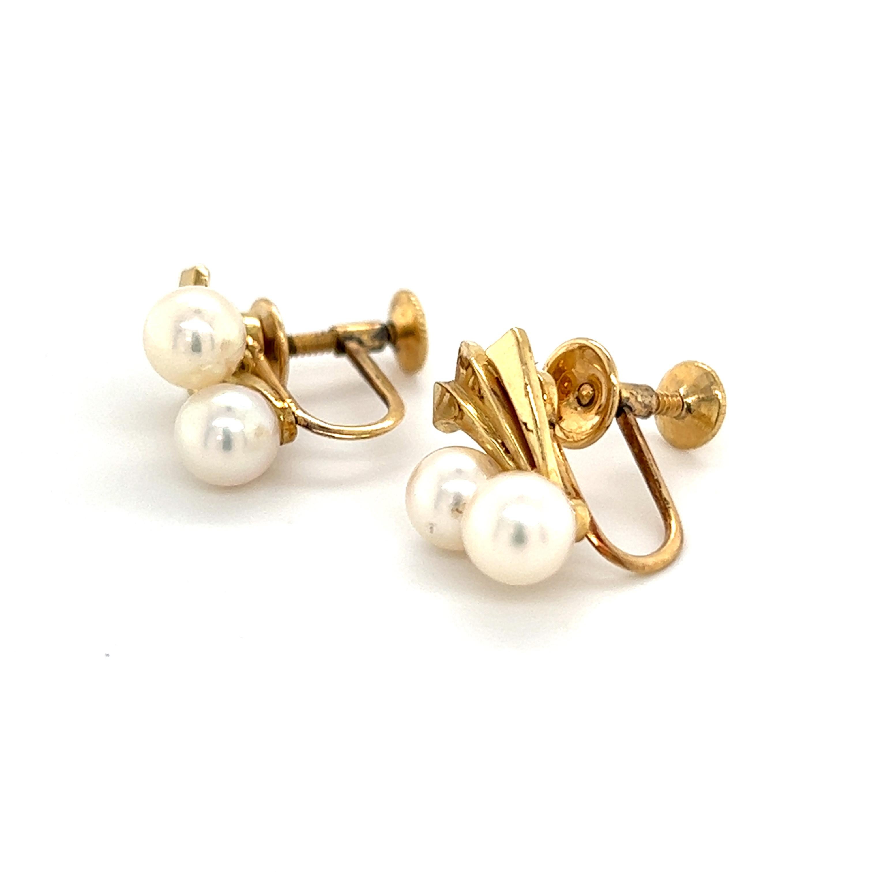 Boucles d'oreilles en or 14k avec perles d'Akoya Mikimoto 5.70 mm 4.5 Grammes M252

Ces élégantes boucles d'oreilles en perles Akoya authentiques du Domaine Mikimoto sont fabriquées en or jaune 14 carats et comportent 4 perles de culture Akoya d'une