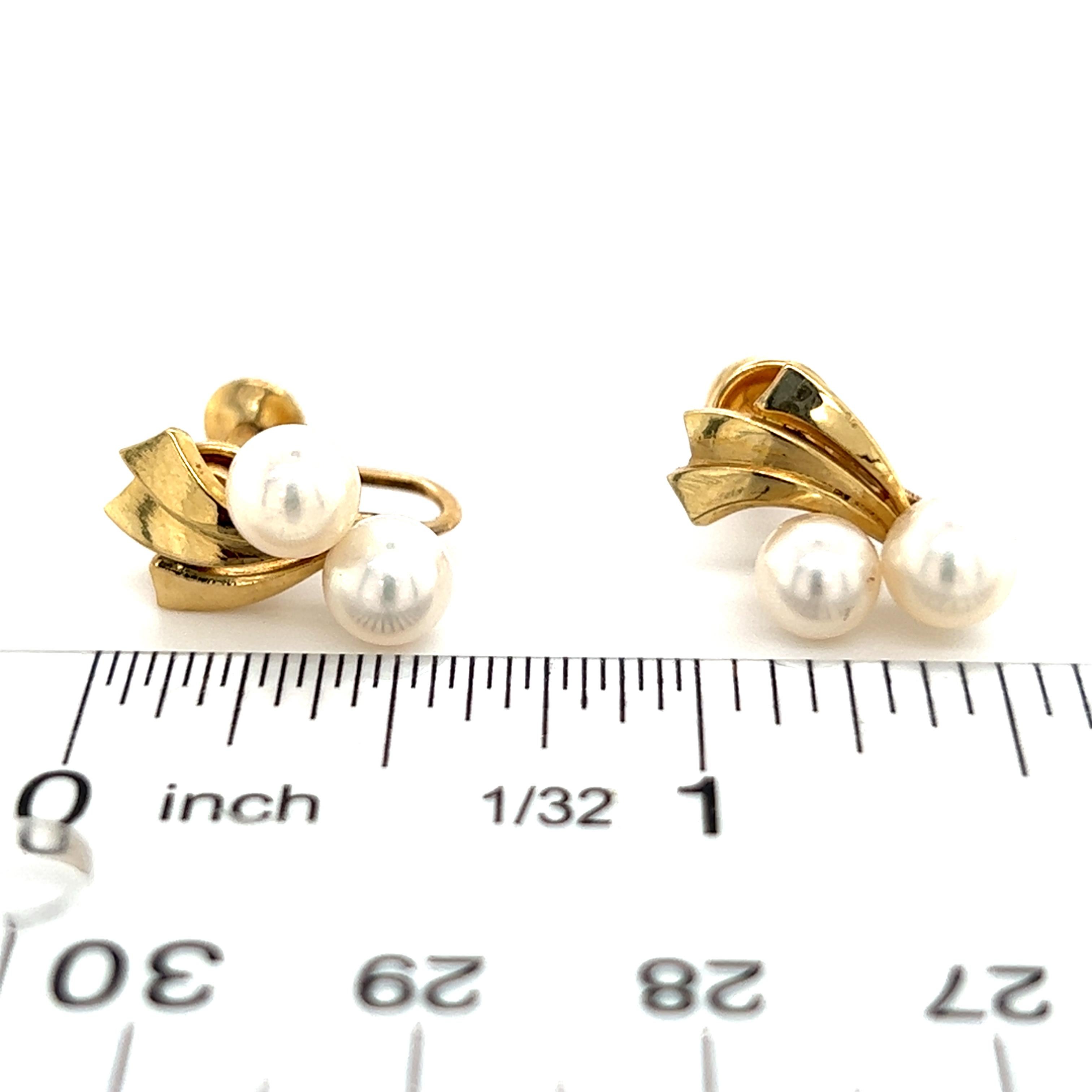 Mikimoto Boucles d'oreilles Akoya en or 14 carats et perles de 4,5 grammes, ancienne propriété Bon état - En vente à Brooklyn, NY
