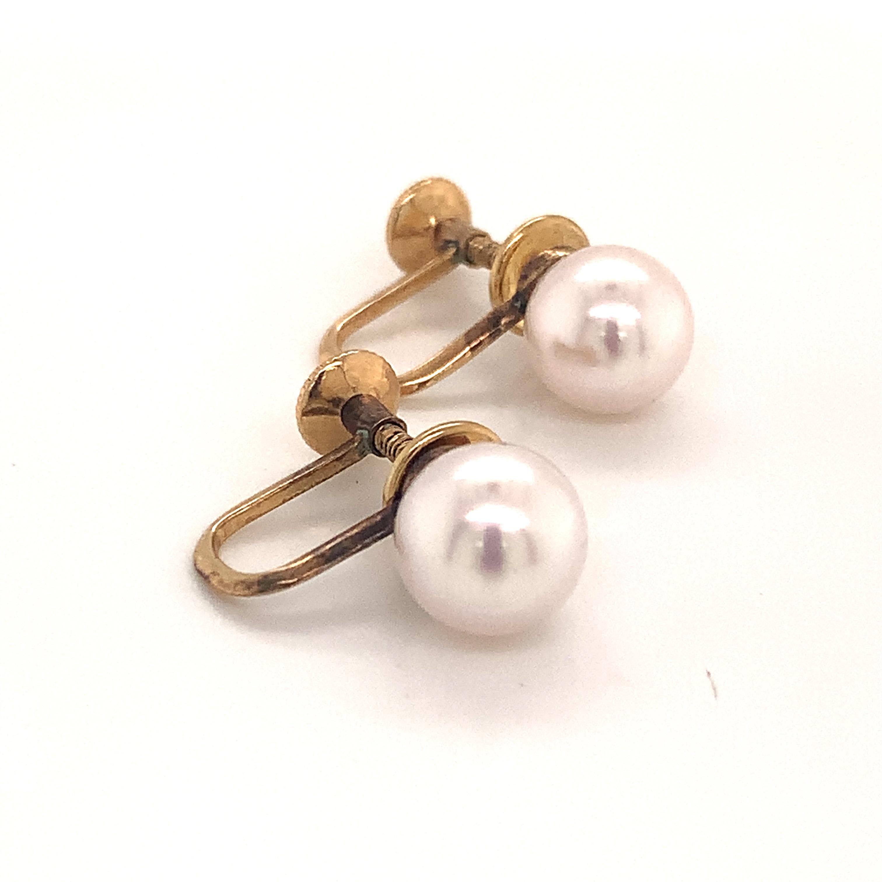 Mikimoto Estate Akoya Pearl Earrings 14k Gold 8 mm 3.7 Grams M206

These elegant Authentic Mikimoto Estate Akoya pearl clip-on earrings are made of 14 karats yellow gold and have 2 Akoya Cultured Pearls in size of 8 mm with a weight of 3.7