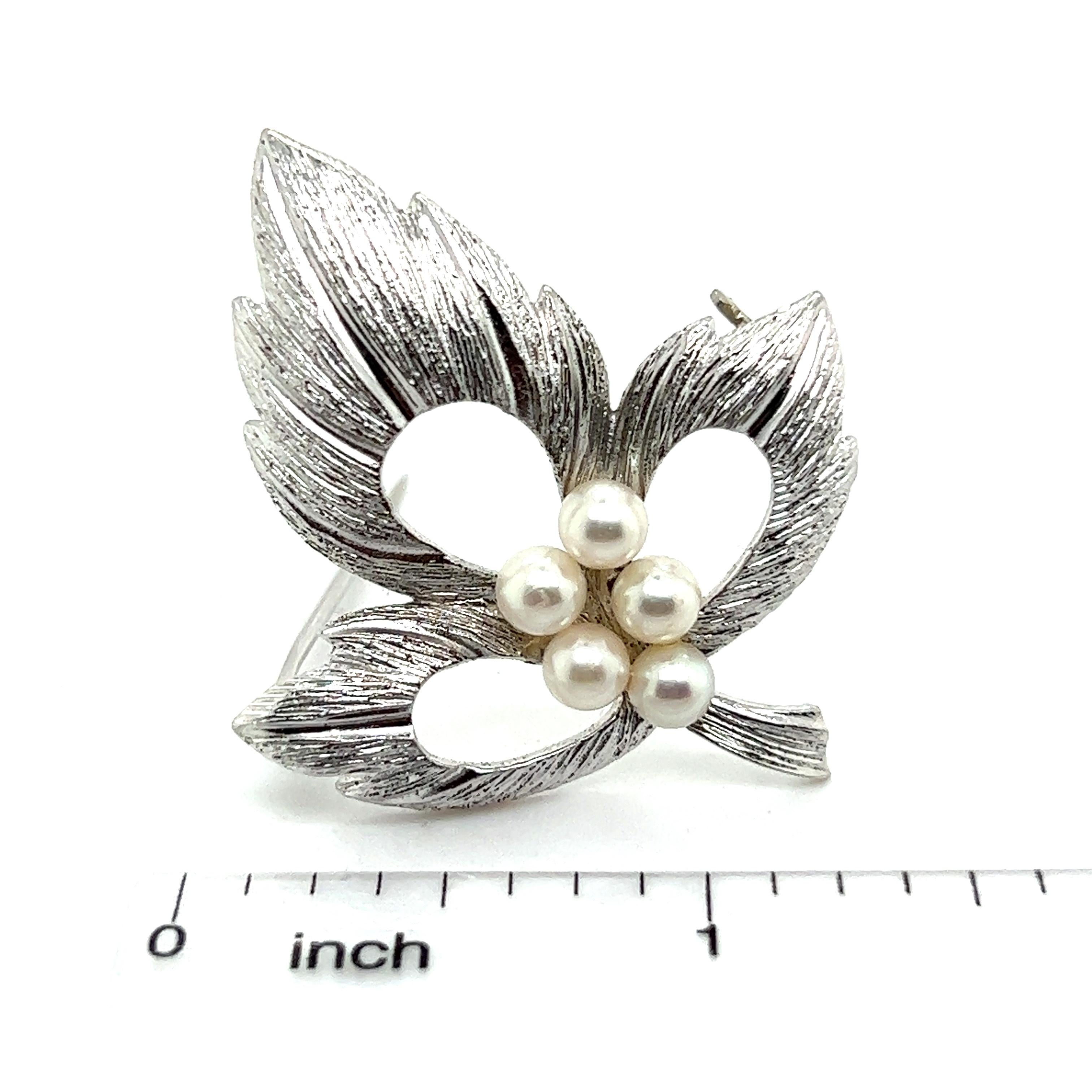 Mikimoto Estate Akoya Pearl Leaf Brooch Pin Sterling Silver In Good Condition For Sale In Brooklyn, NY