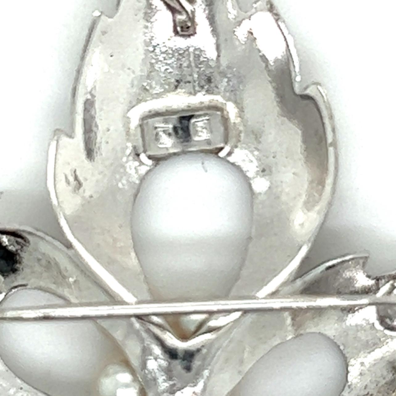 Mikimoto Estate Alfiler de hoja de perla de Akoya Plata de ley en venta 1