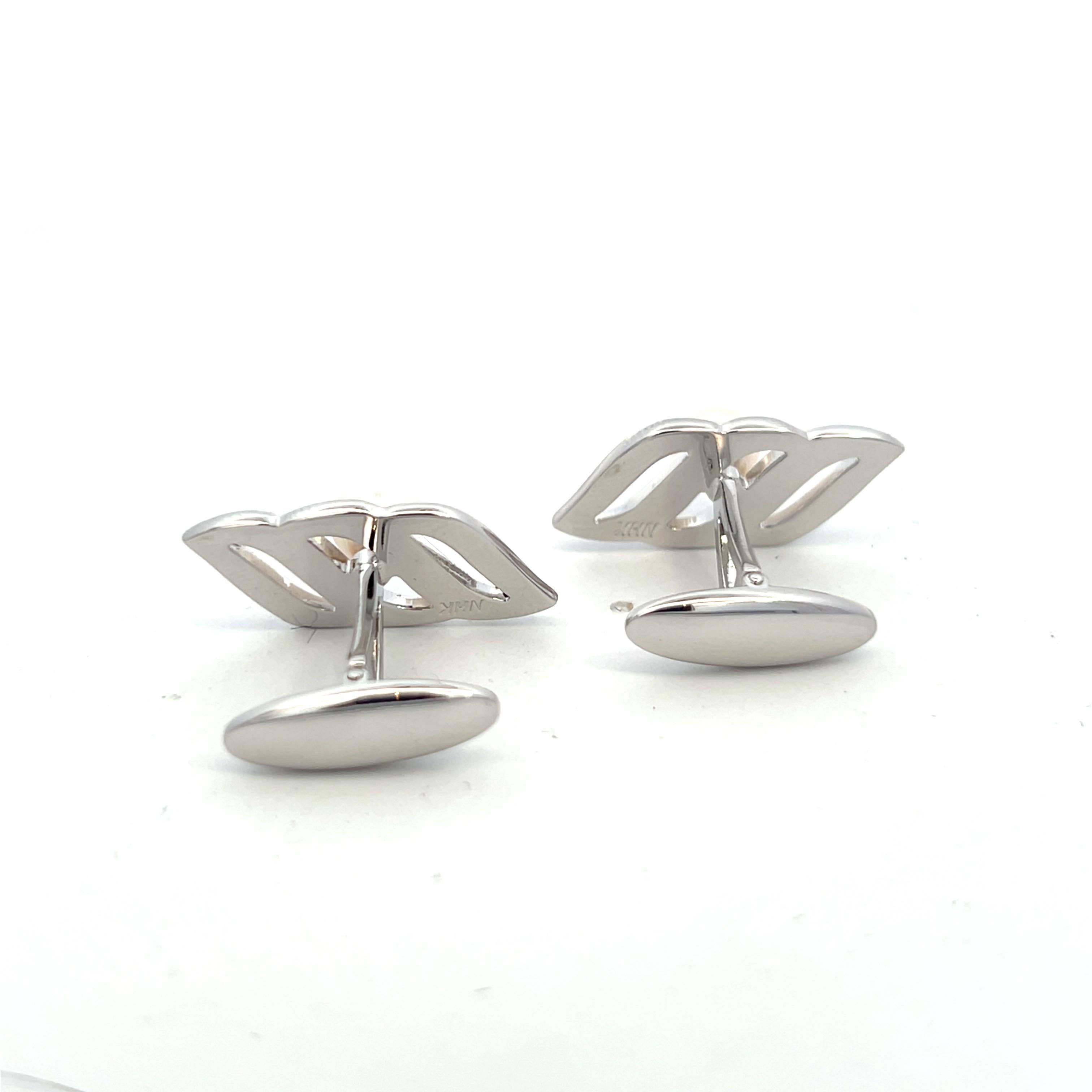 Mikimoto Estate Akoya Pearl Mens Cufflinks Sterling Silver 6 mm M407

These elegant Authentic Mikimoto Estate Akoya pearl cufflinks are made of sterling silver, have 2 Akoya Cultured Pearls, and are 8.8 grams in weight.

TRUSTED SELLER SINCE