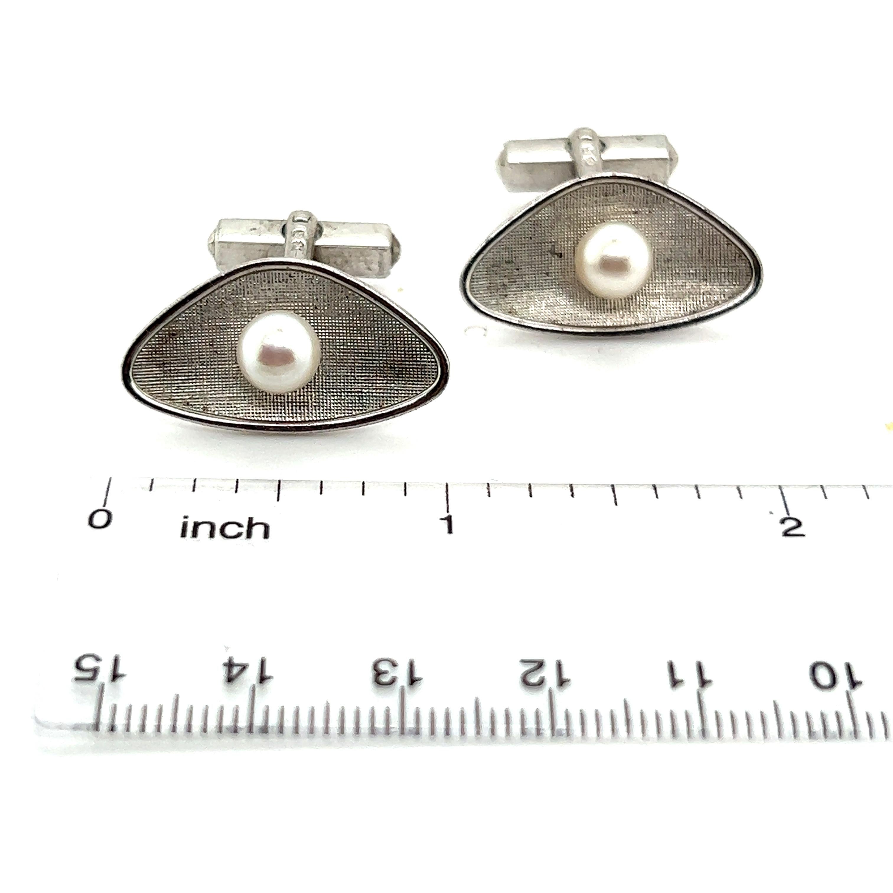 Mikimoto Estate Akoya Pearl Mens Cufflinks 6.5 mm Sterling Silver M311

These elegant Authentic Mikimoto Estate Akoya pearl cufflinks are made of sterling silver and have 2 Akoya Cultured Pearls.

TRUSTED SELLER SINCE 2002

PLEASE SEE OUR HUNDREDS