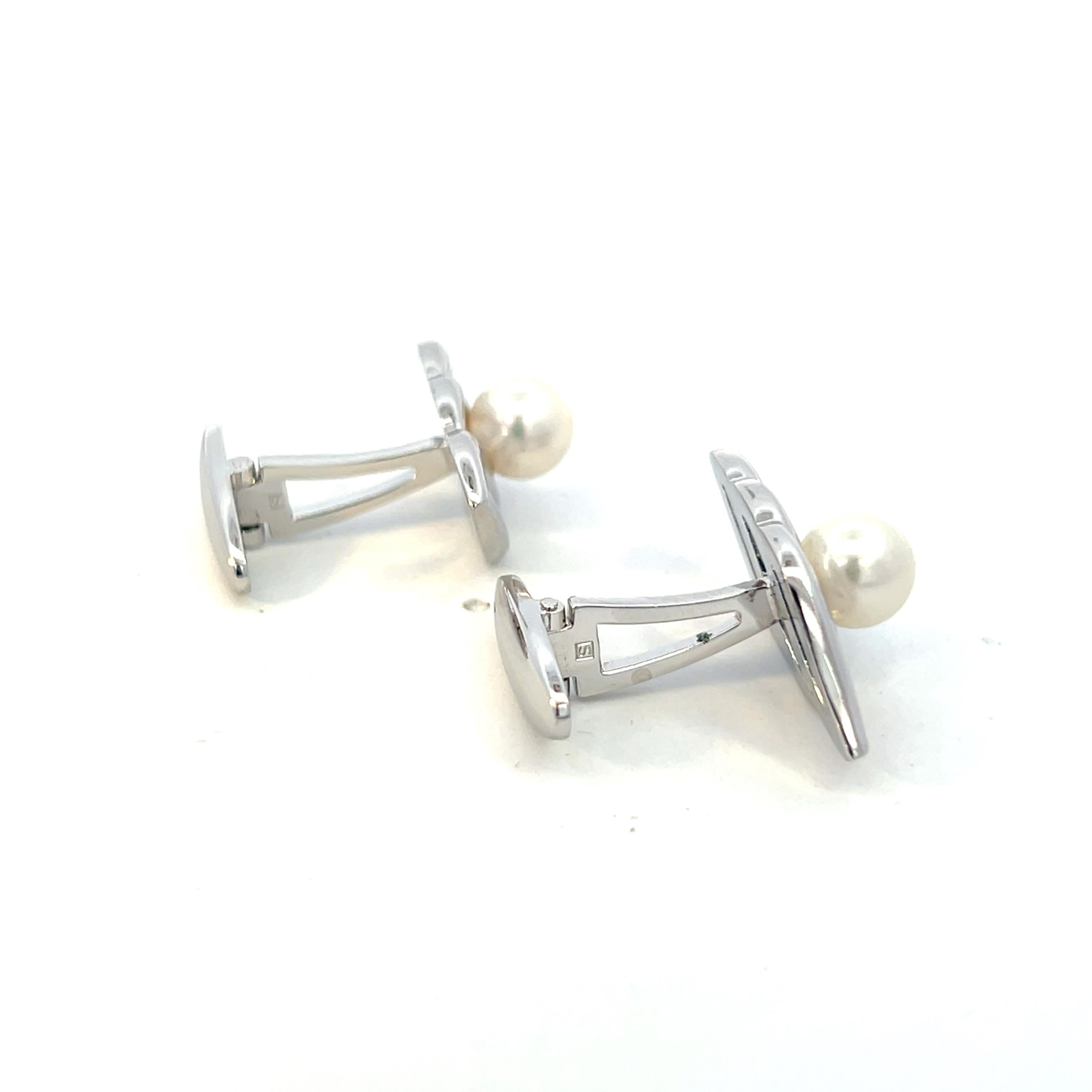 Mikimoto Estate Akoya Pearl Mens Cufflinks Sterling Silver 7 mm M411

These elegant Authentic Mikimoto Estate Akoya pearl cufflinks are made of sterling silver, have 2 Akoya Cultured Pearls, and are 9.3 grams in weight.

TRUSTED SELLER SINCE