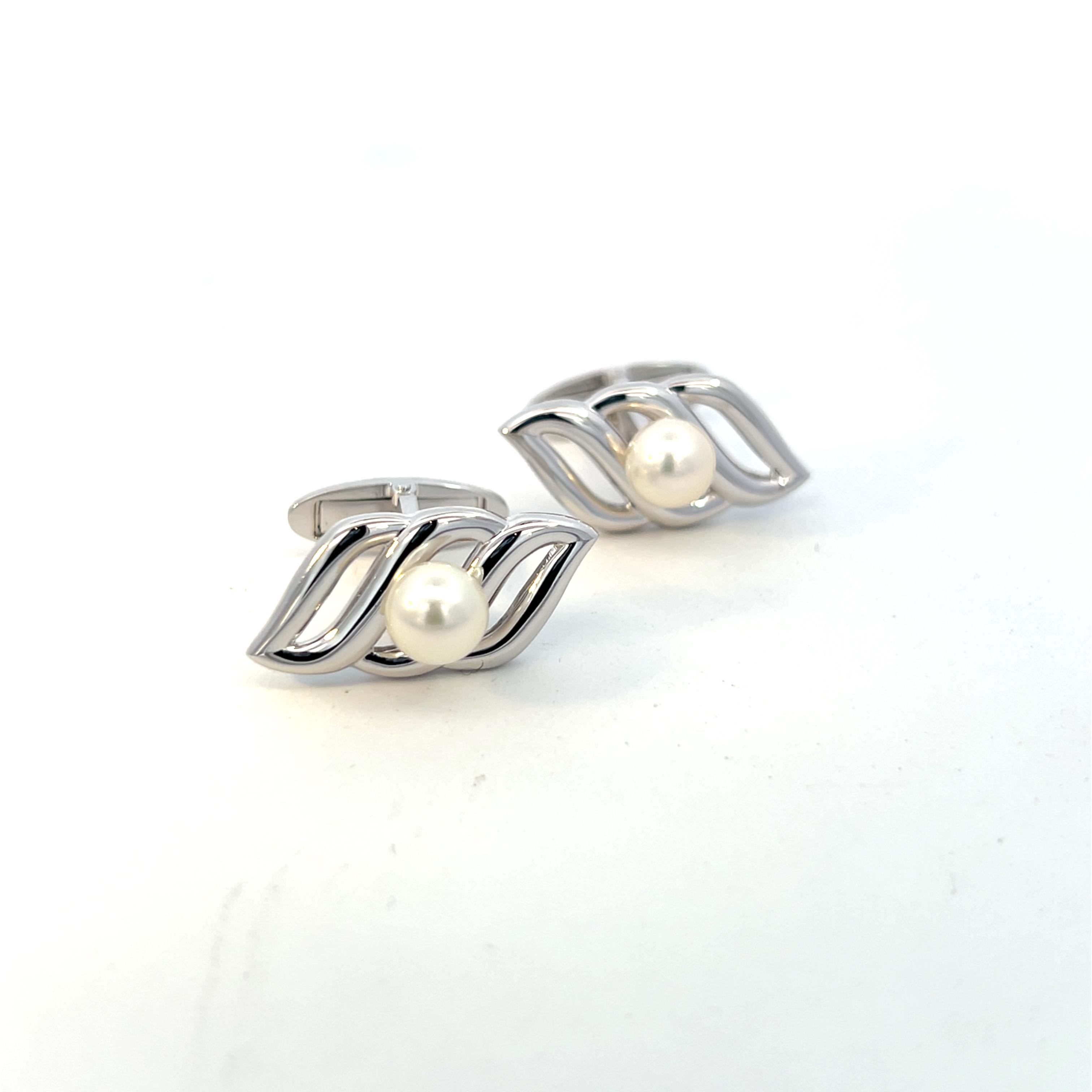 Mikimoto Estate Akoya Pearl Mens Cufflinks 7 mm Silver In Good Condition For Sale In Brooklyn, NY