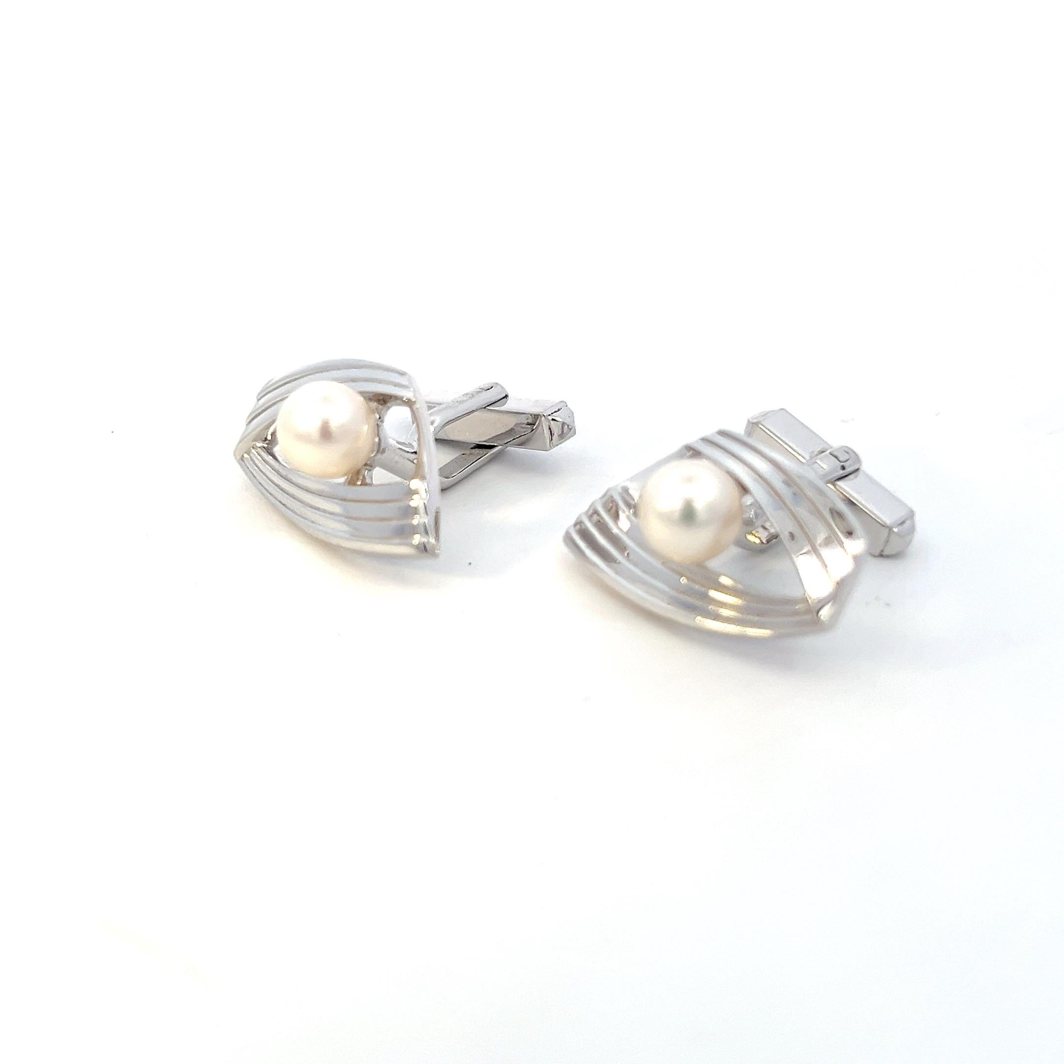 Mikimoto Estate Akoya Pearl Mens Cufflinks 7 mm Silver In Good Condition For Sale In Brooklyn, NY